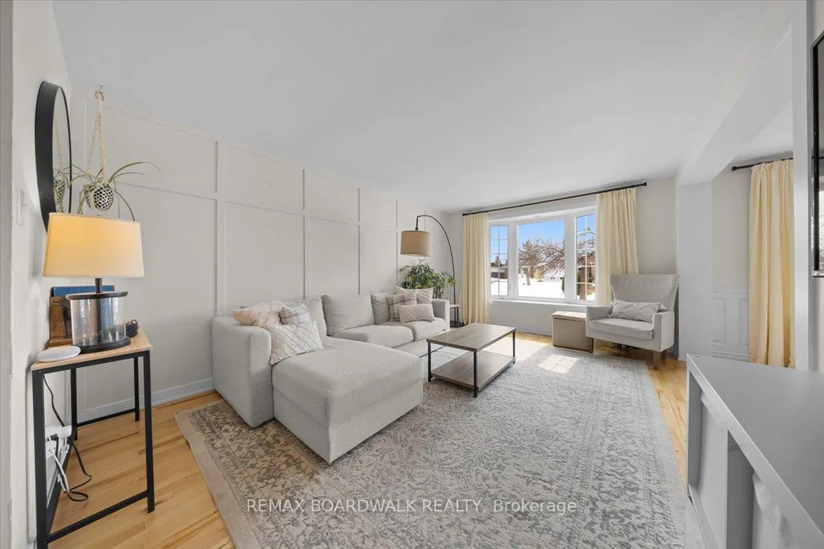 Photo 6 of 373 Hatfield Crescent, Ottawa, Bilberry Creek/Queenswood Heights — HOMEH