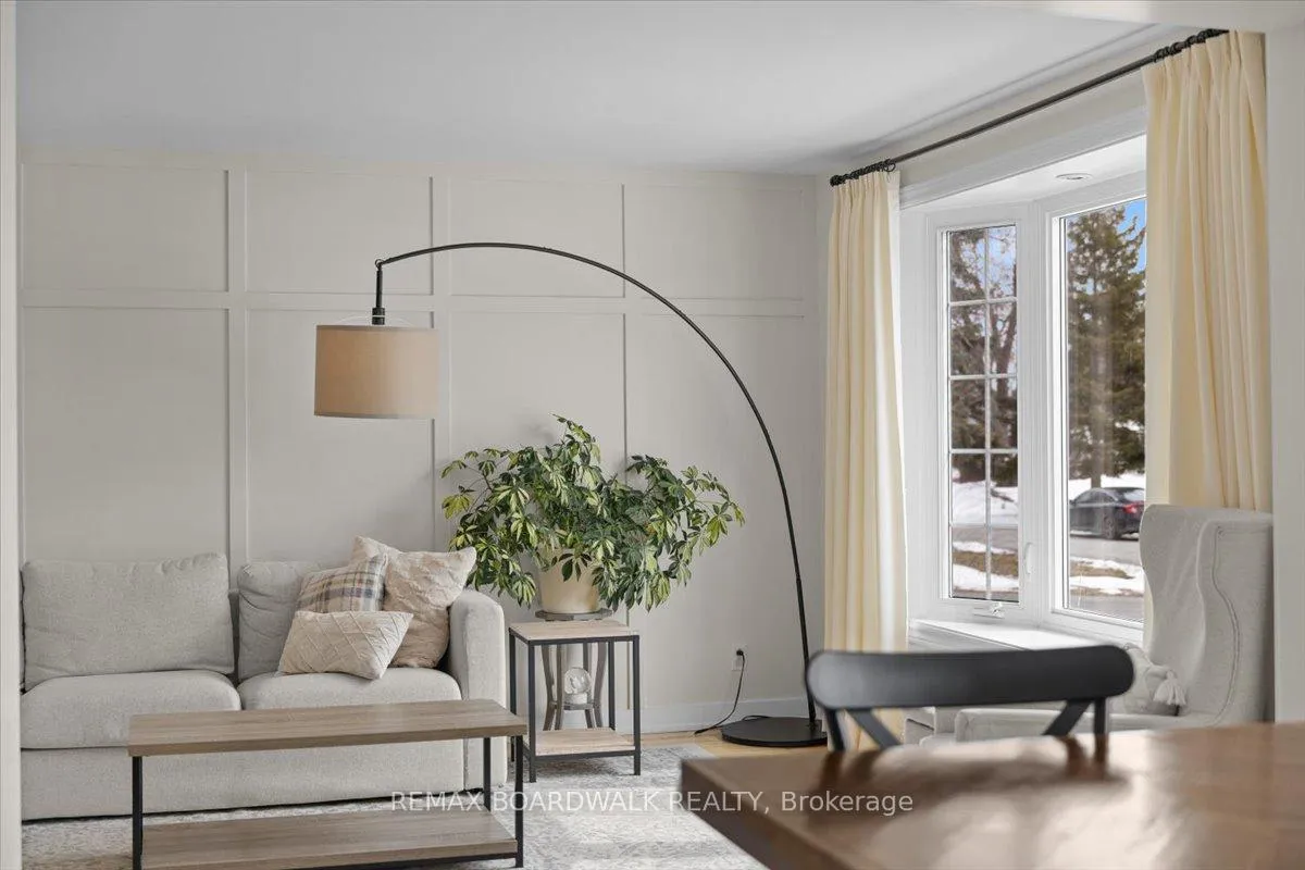 Photo 7 of 373 Hatfield Crescent, Ottawa, Bilberry Creek/Queenswood Heights — HOMEH