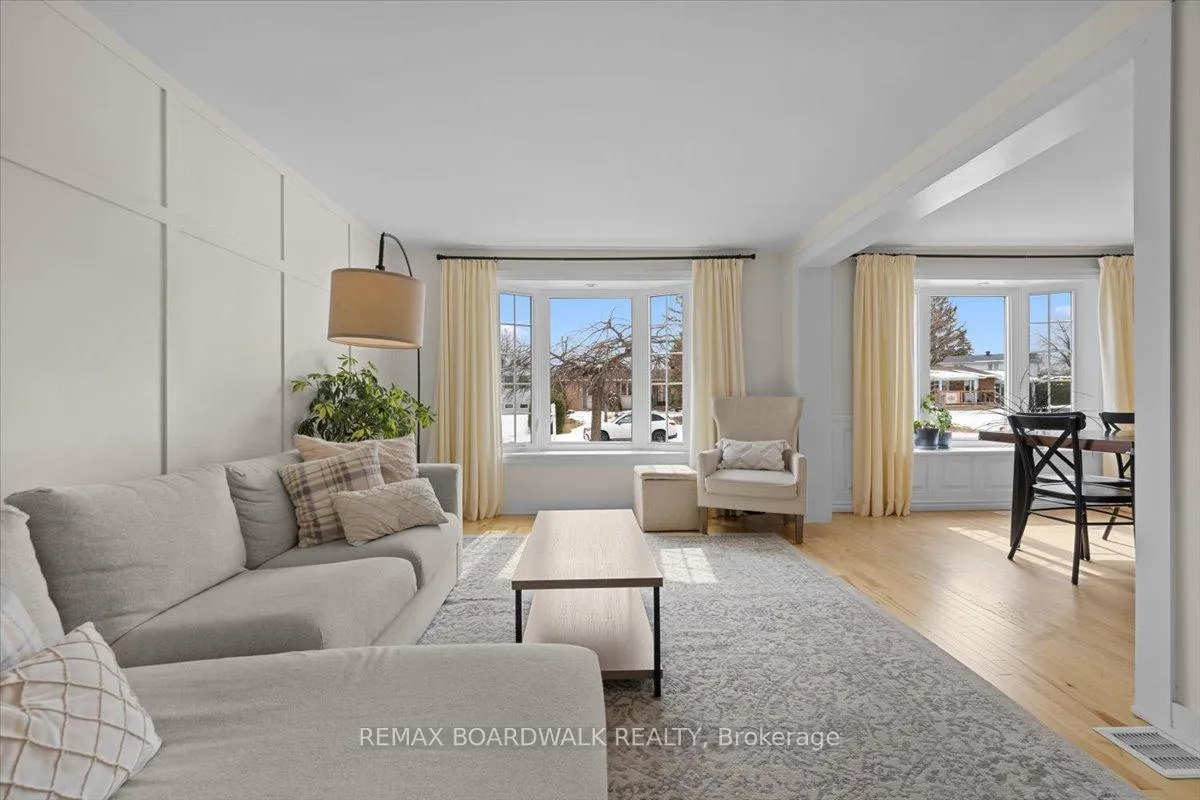 Photo 10 of 373 Hatfield Crescent, Ottawa, Bilberry Creek/Queenswood Heights — HOMEH