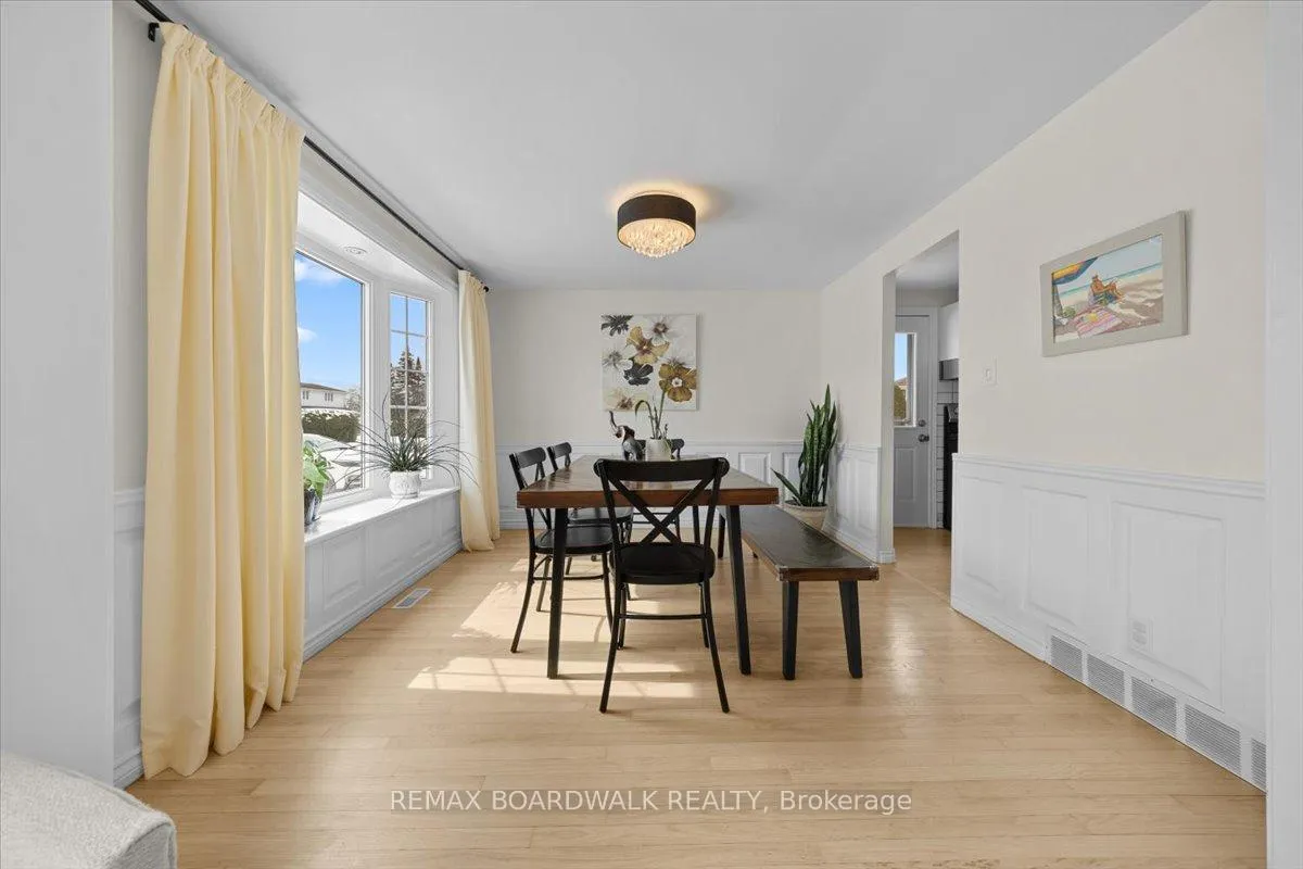 Photo 12 of 373 Hatfield Crescent, Ottawa, Bilberry Creek/Queenswood Heights — HOMEH