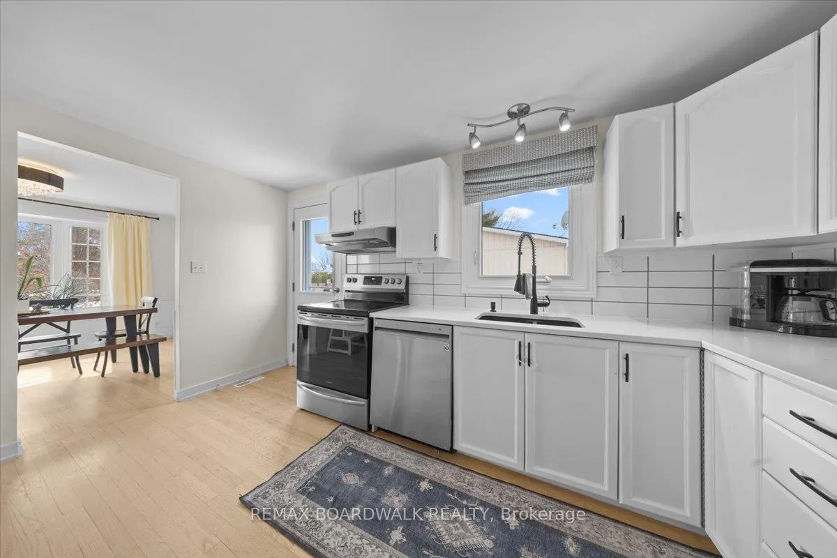 Photo 18 of 373 Hatfield Crescent, Ottawa, Bilberry Creek/Queenswood Heights — HOMEH