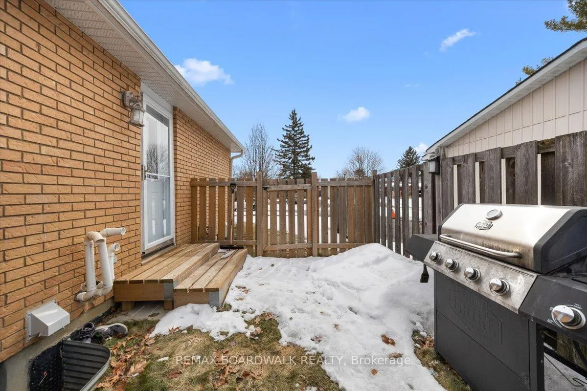 Photo 44 of 373 Hatfield Crescent, Ottawa, Bilberry Creek/Queenswood Heights — HOMEH