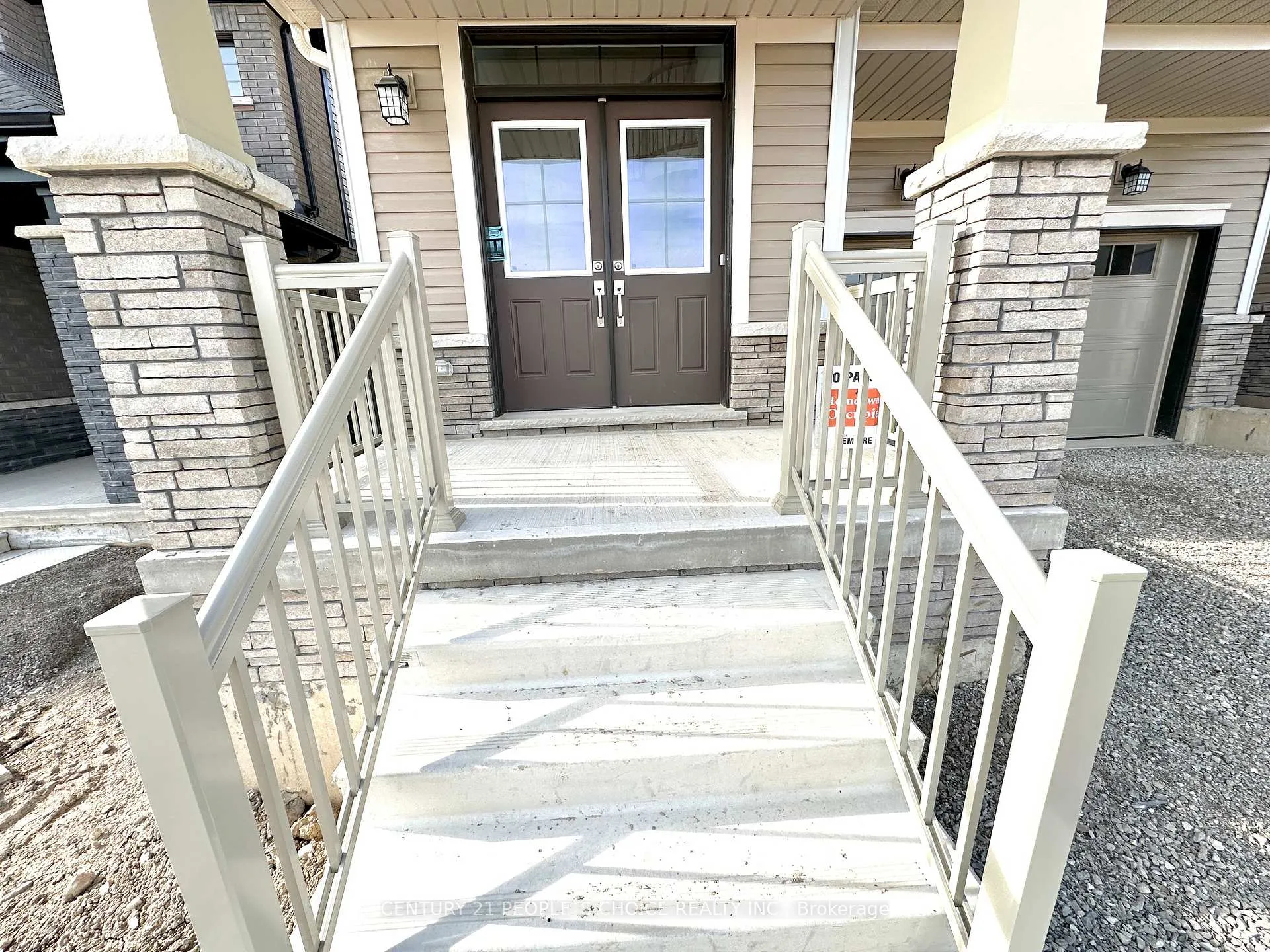Photo 4 of 15 Wintergreen Crescent, Haldimand — HOMEH