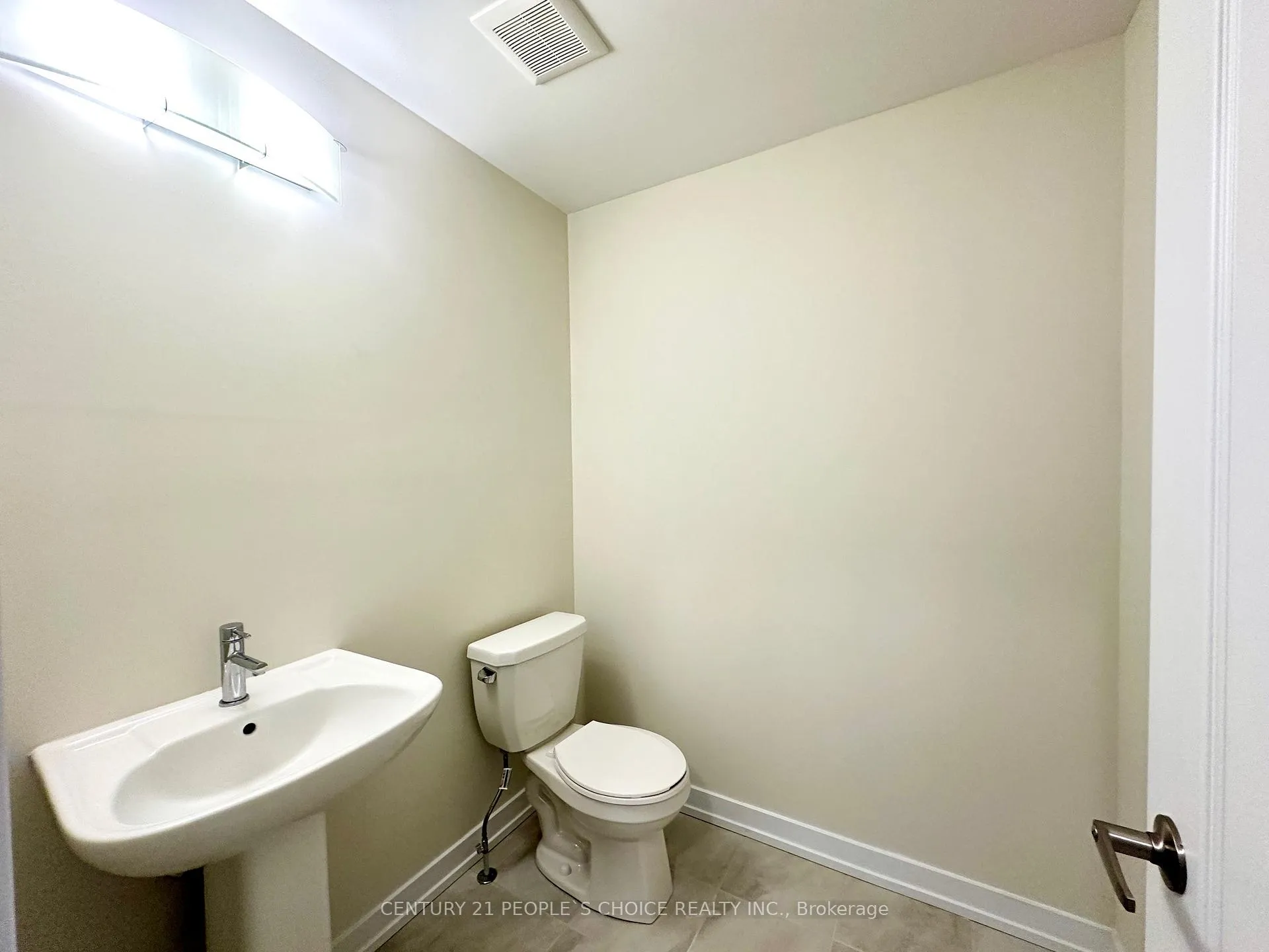 Photo 6 of 15 Wintergreen Crescent, Haldimand — HOMEH