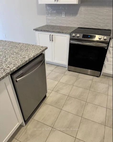 Photo 12 of 15 Wintergreen Crescent, Haldimand — HOMEH