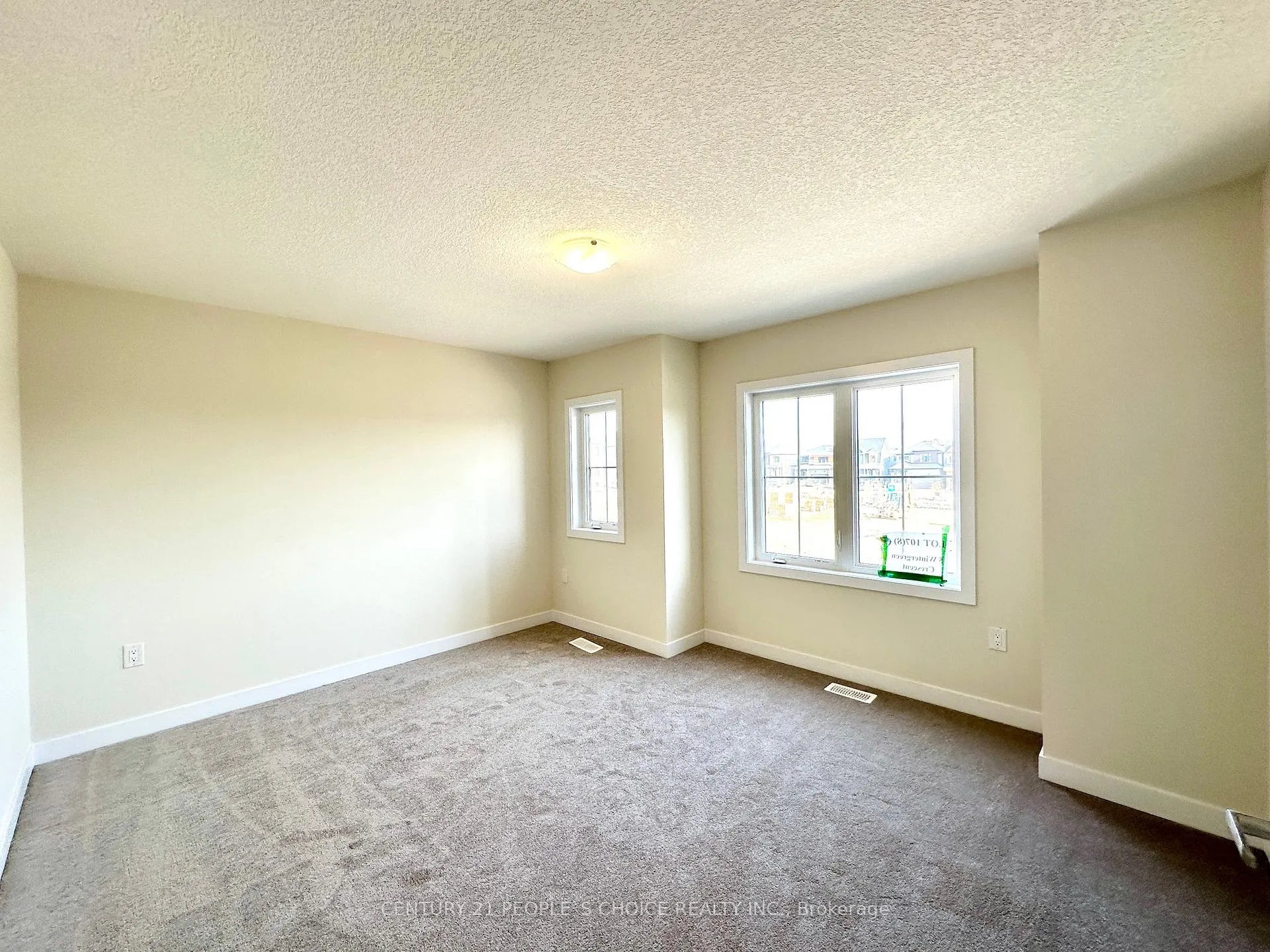 Photo 17 of 15 Wintergreen Crescent, Haldimand — HOMEH