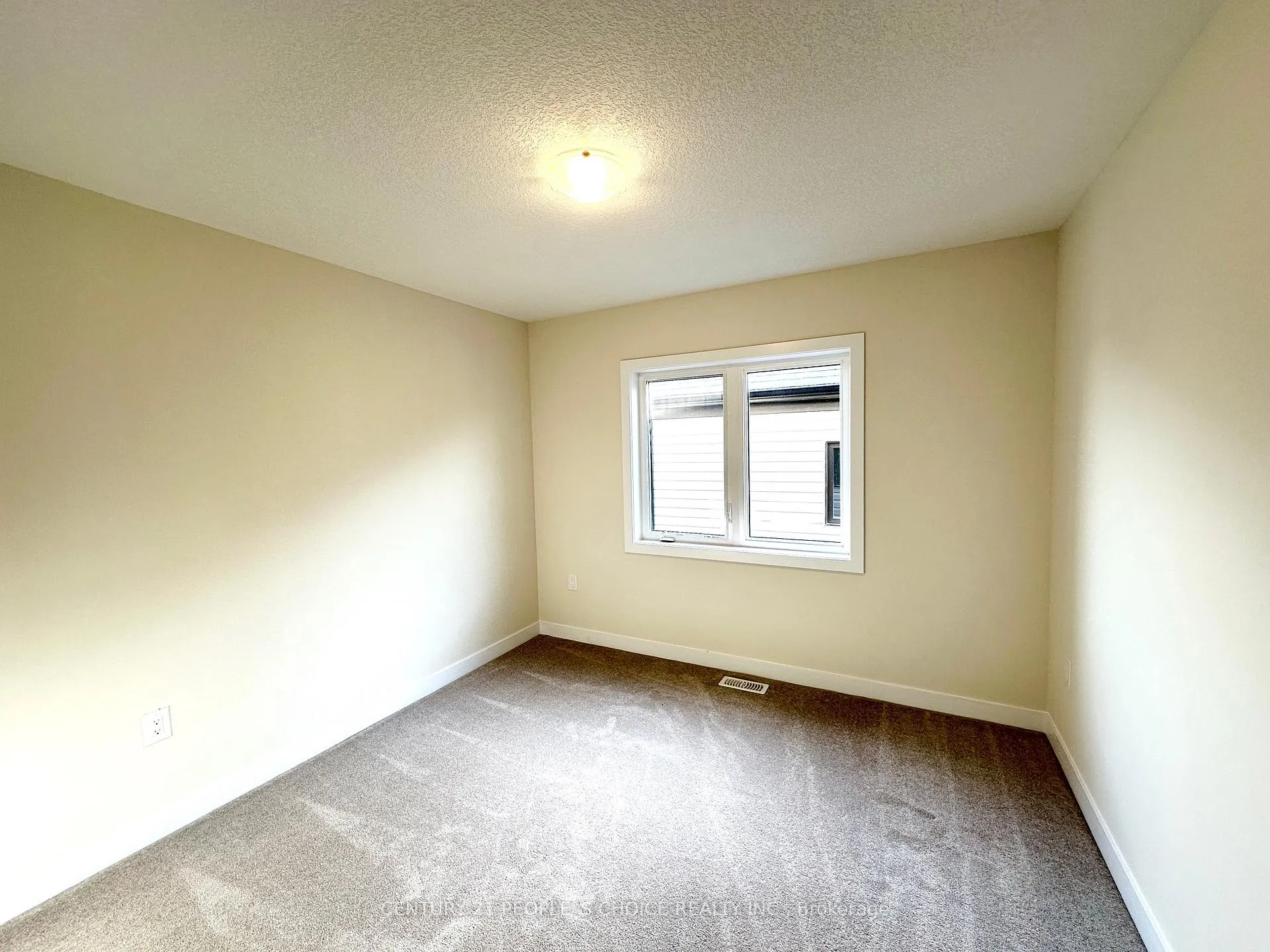 Photo 21 of 15 Wintergreen Crescent, Haldimand — HOMEH