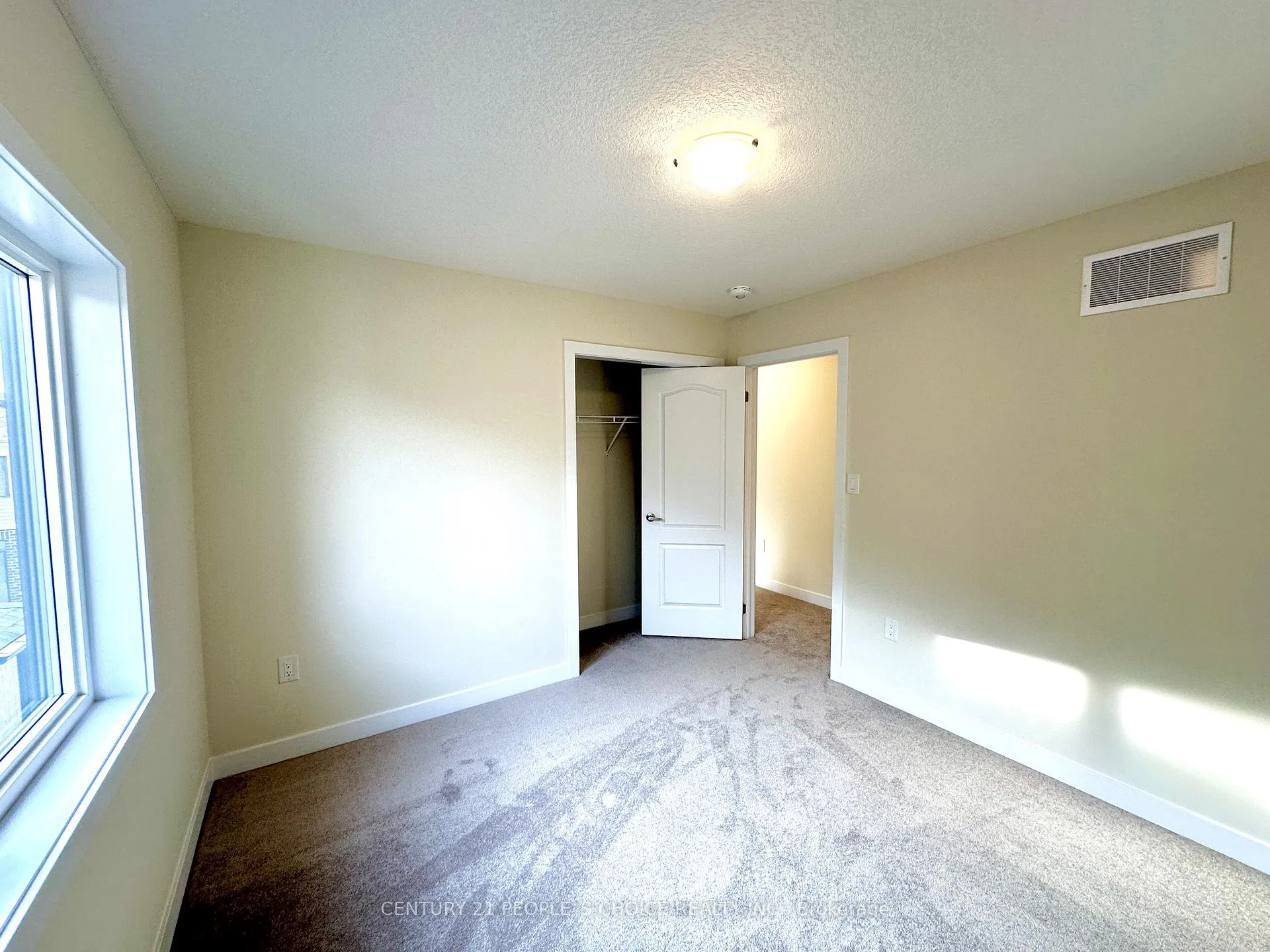 Photo 22 of 15 Wintergreen Crescent, Haldimand — HOMEH