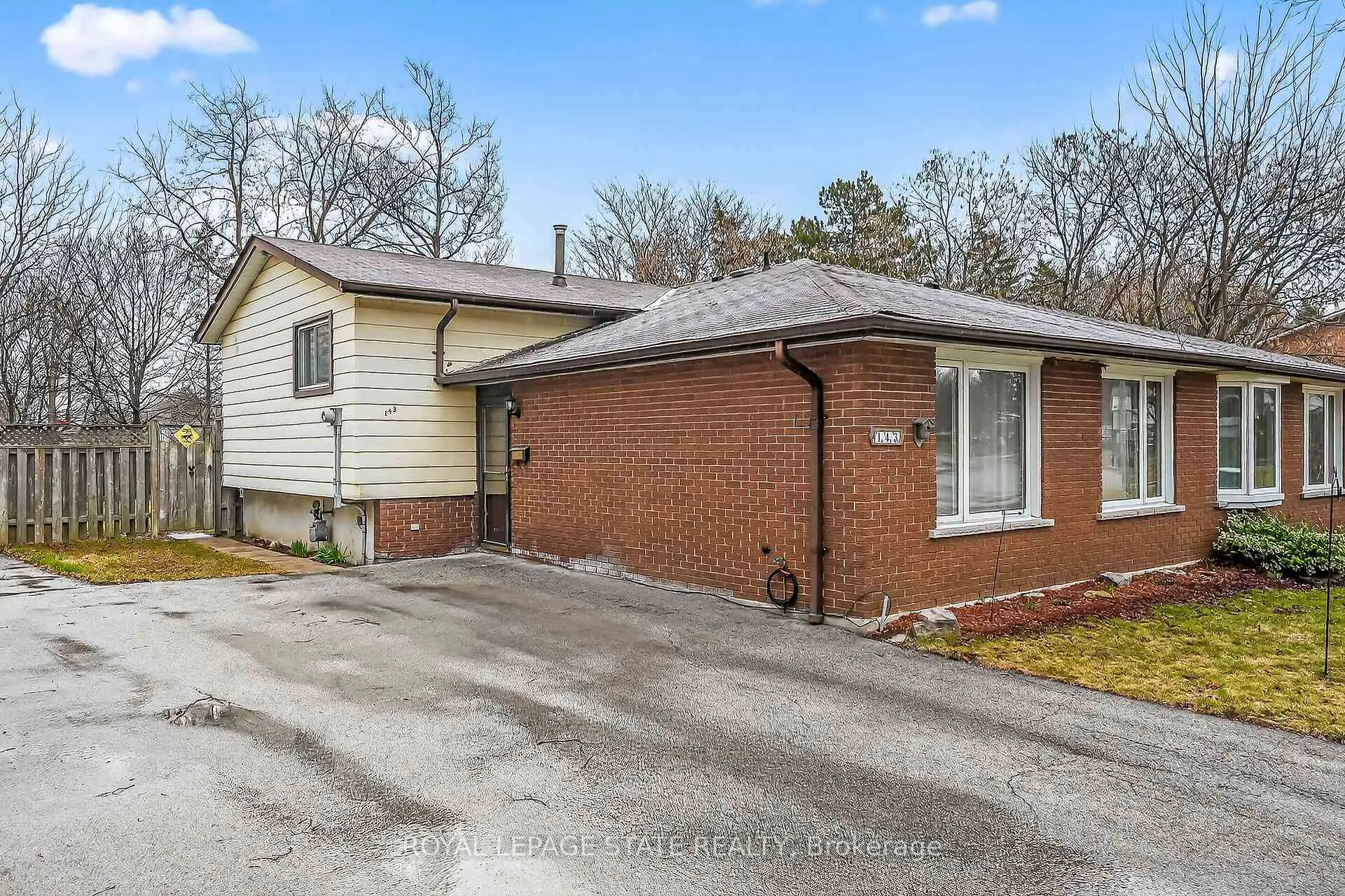 Photo 4 of 143 Cranbrook Drive, Hamilton, Gilkson — HOMEH