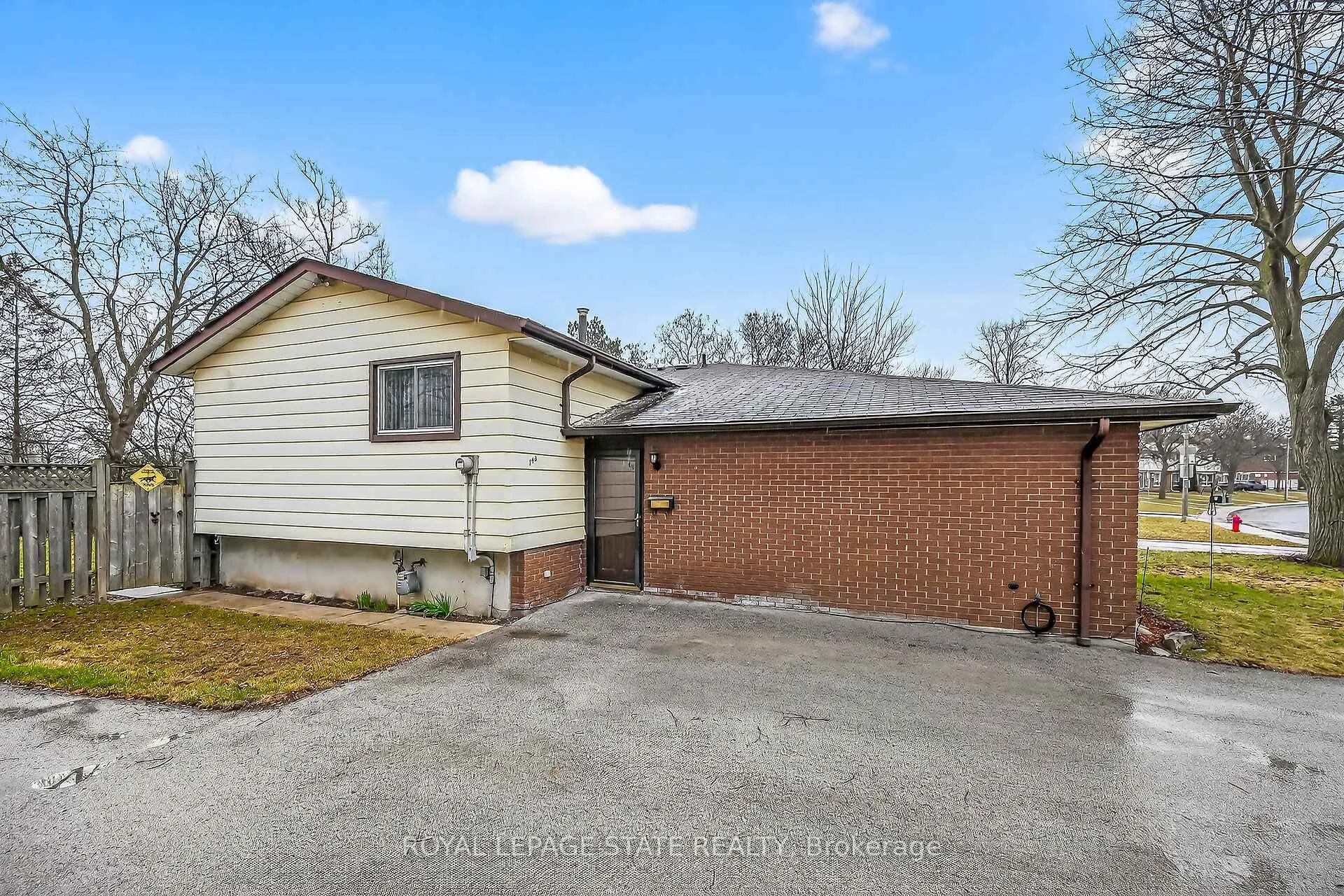 Photo 5 of 143 Cranbrook Drive, Hamilton, Gilkson — HOMEH