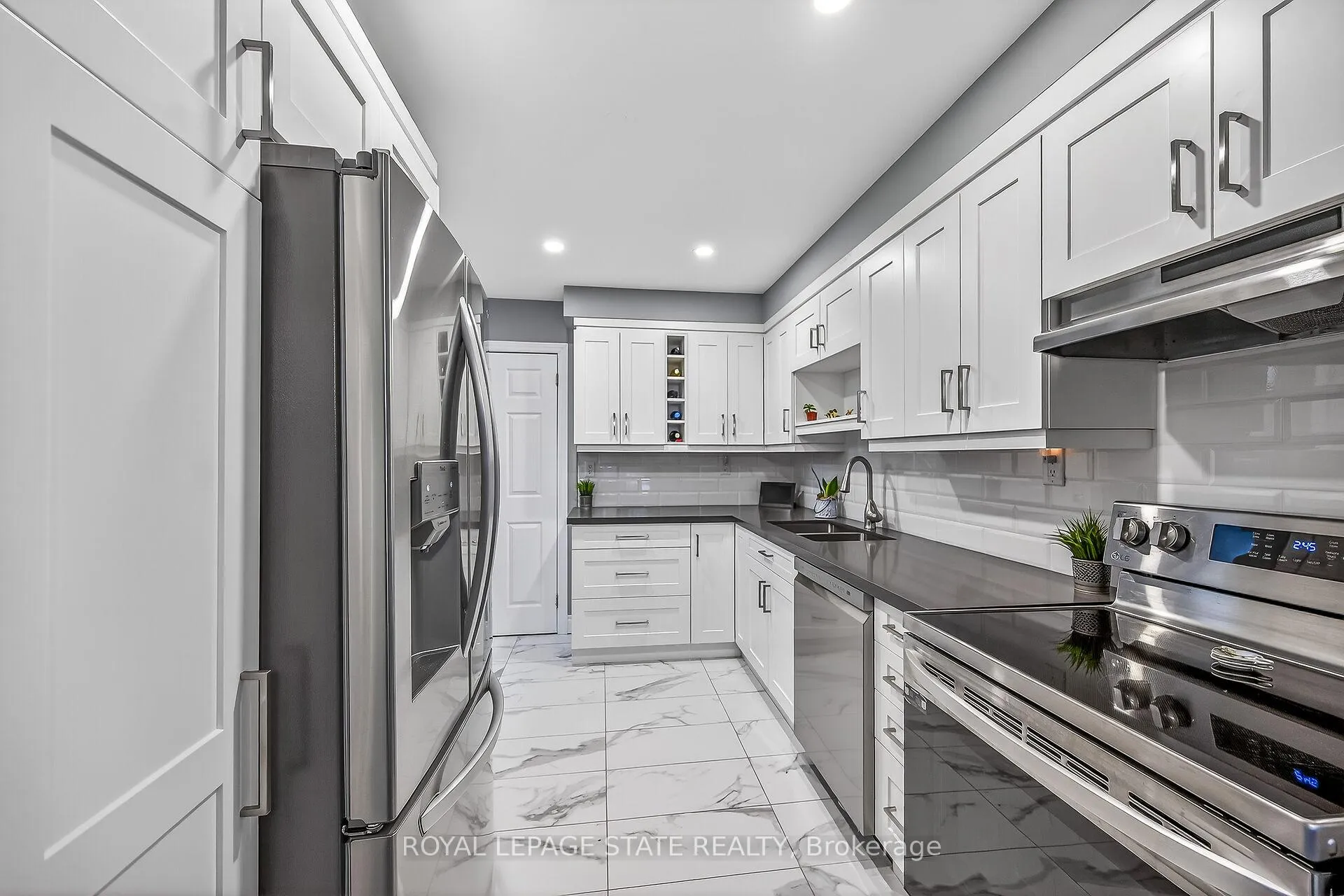 Photo 11 of 143 Cranbrook Drive, Hamilton, Gilkson — HOMEH