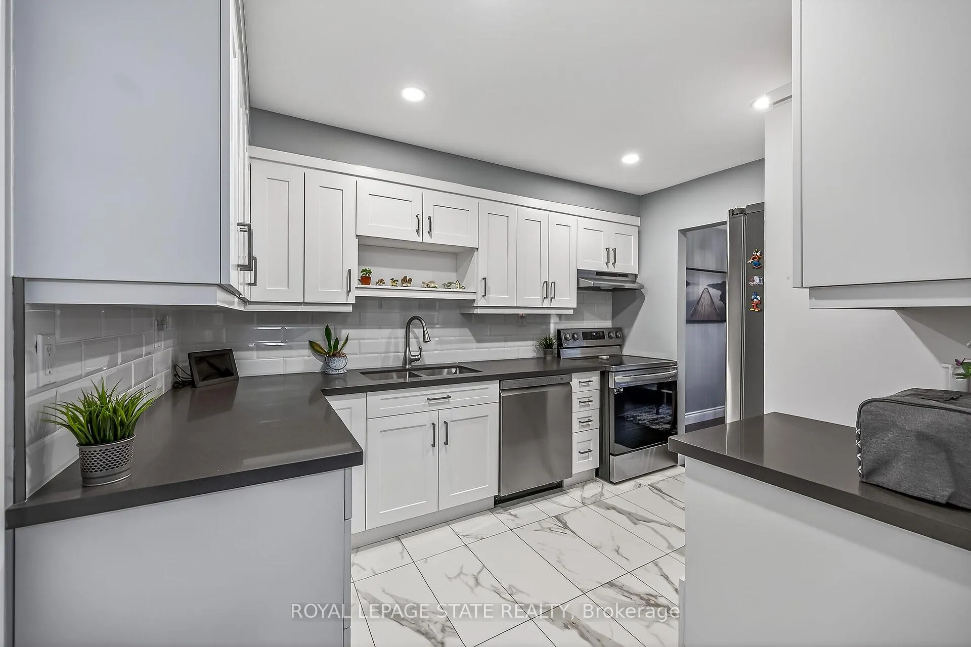 Photo 13 of 143 Cranbrook Drive, Hamilton, Gilkson — HOMEH