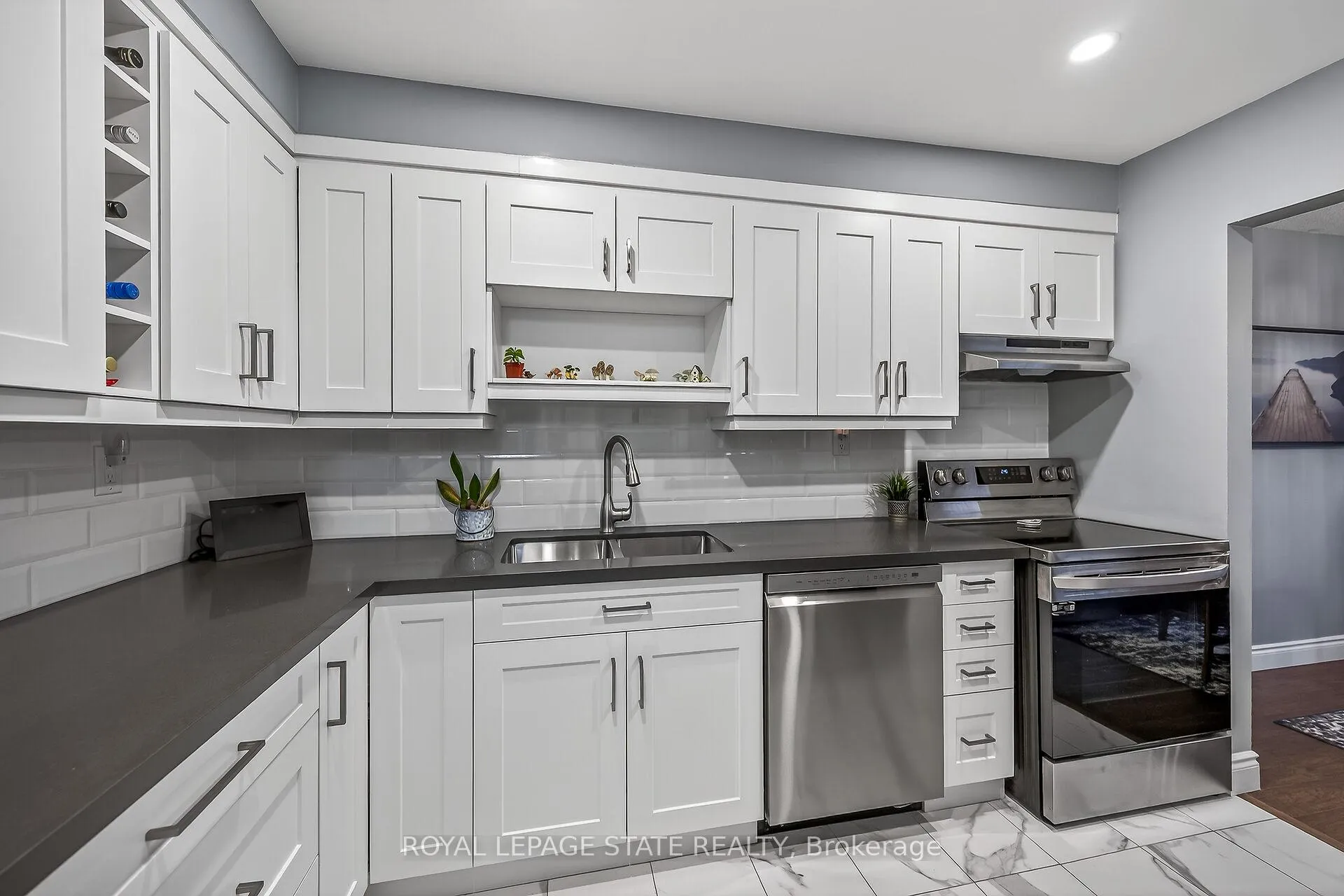 Photo 14 of 143 Cranbrook Drive, Hamilton, Gilkson — HOMEH
