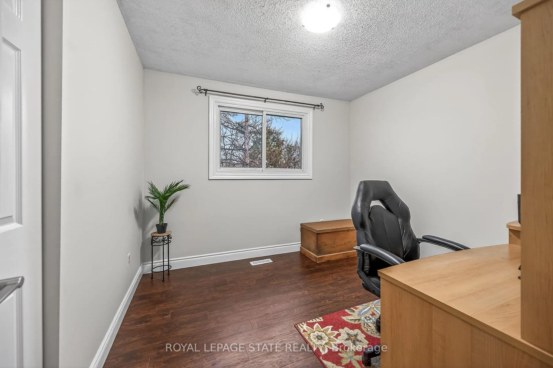 Photo 20 of 143 Cranbrook Drive, Hamilton, Gilkson — HOMEH