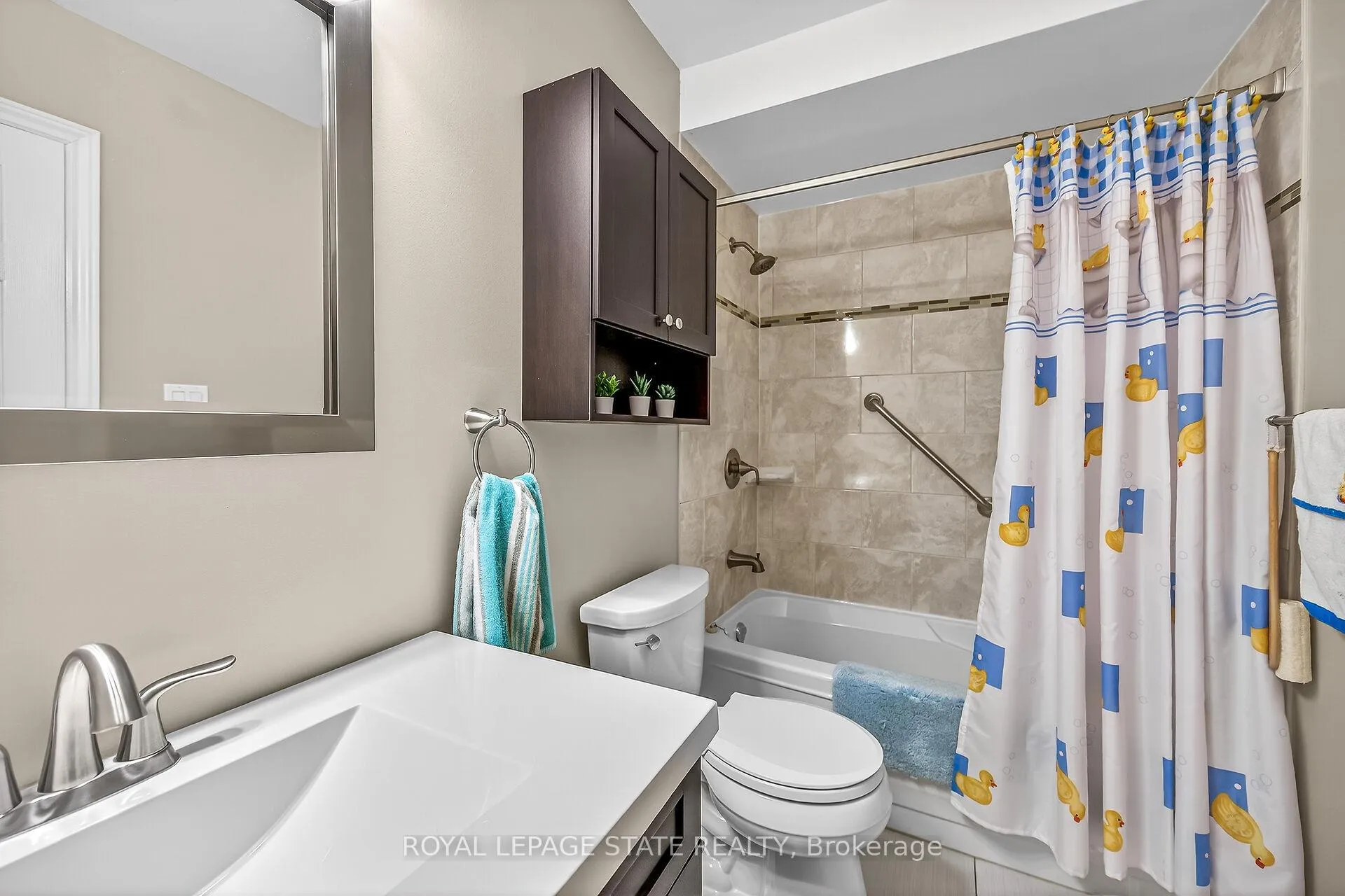 Photo 26 of 143 Cranbrook Drive, Hamilton, Gilkson — HOMEH
