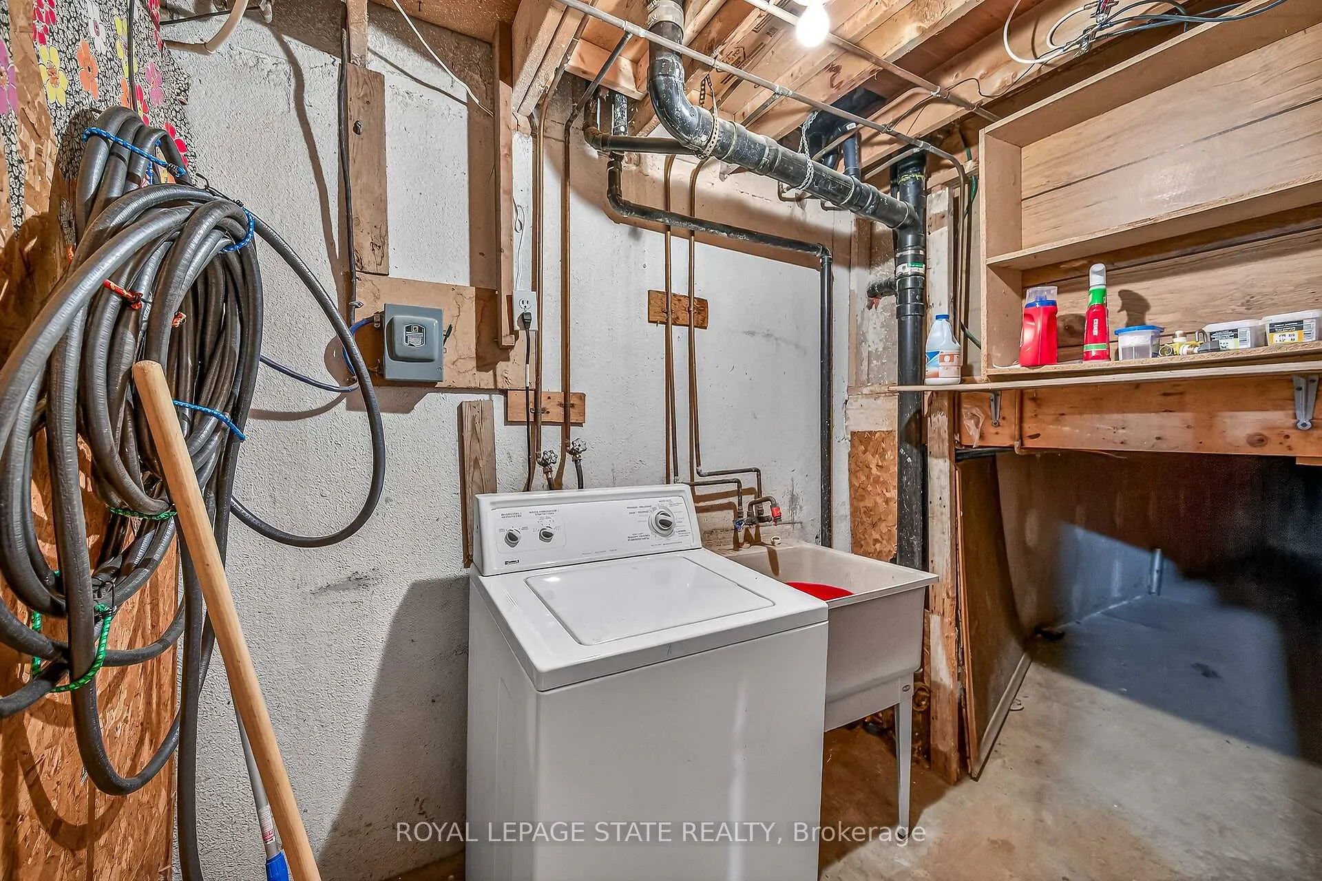 Photo 33 of 143 Cranbrook Drive, Hamilton, Gilkson — HOMEH