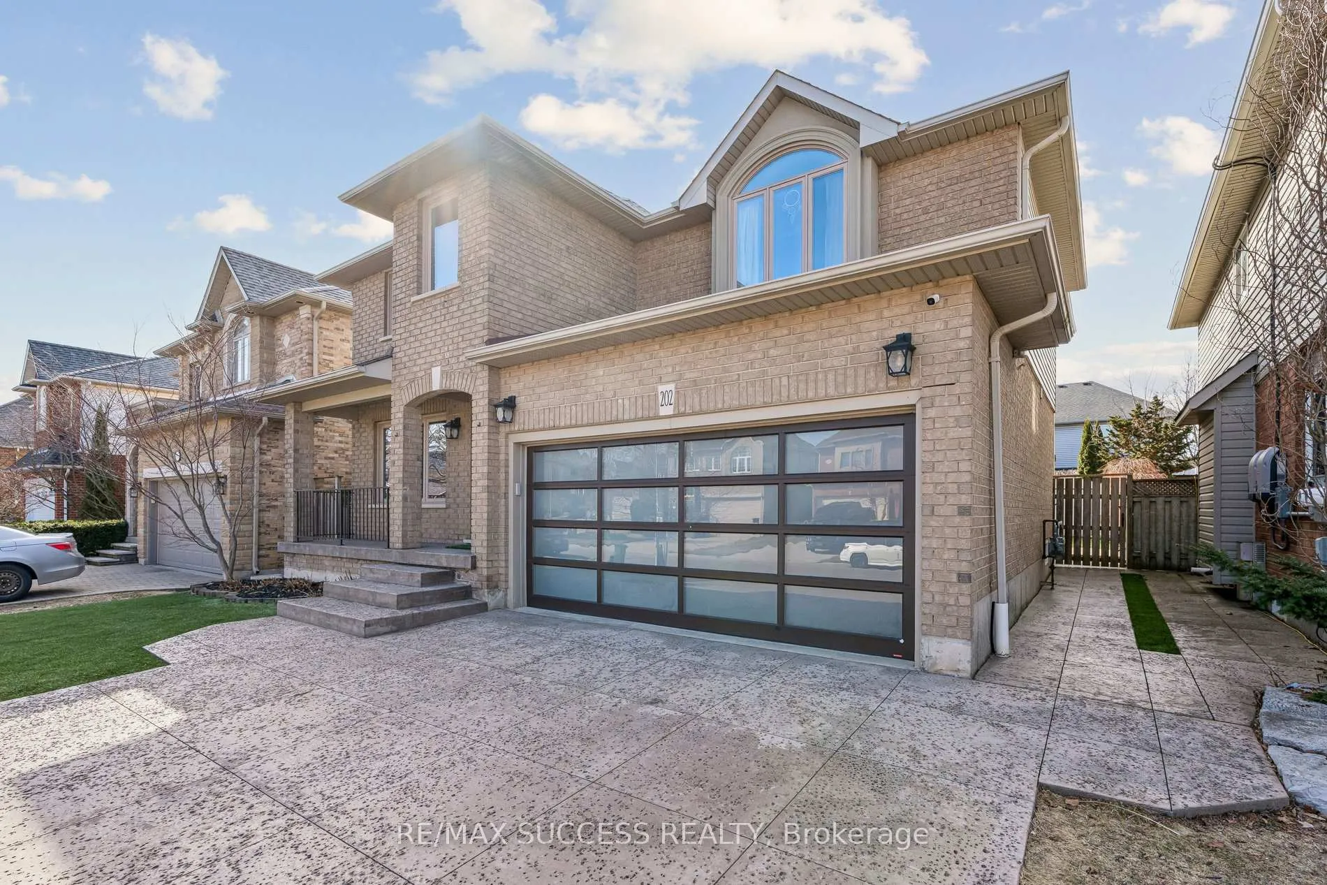 Photo 4 of 202 Braithwaite Avenue, Hamilton, Ancaster — HOMEH