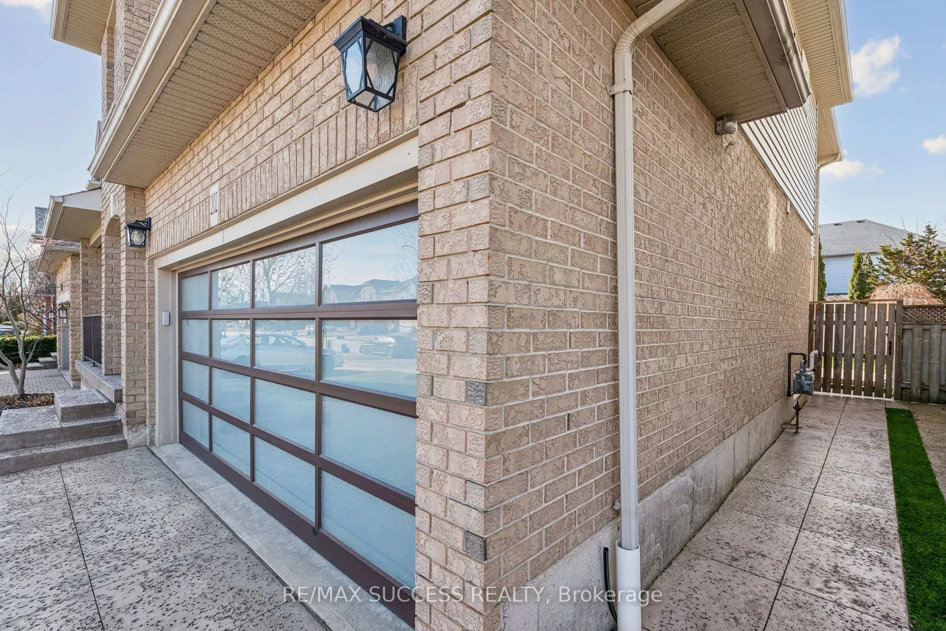 Photo 5 of 202 Braithwaite Avenue, Hamilton, Ancaster — HOMEH