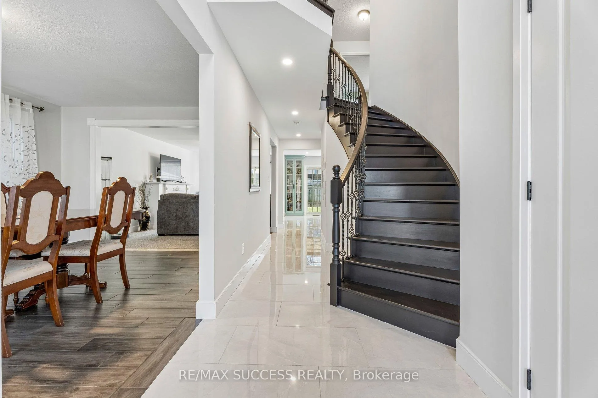 Photo 8 of 202 Braithwaite Avenue, Hamilton, Ancaster — HOMEH