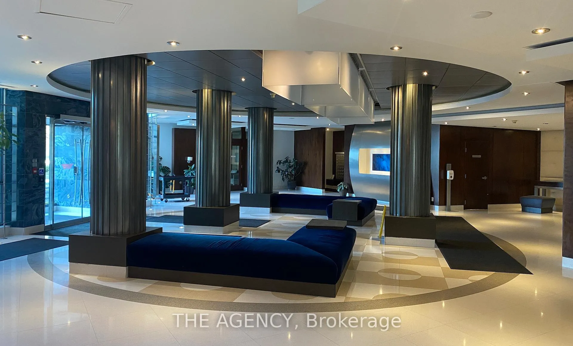 Front of Unit 605, 410 Queens Quay W
