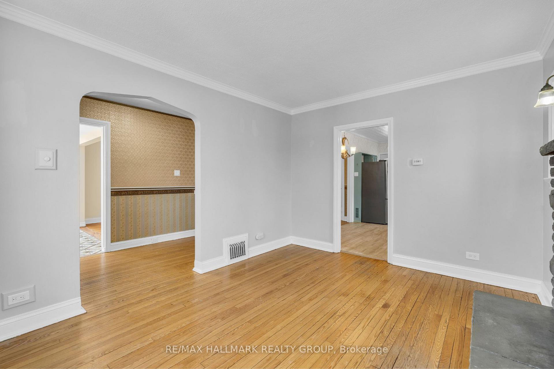 Photo 8 of 1335 Kitchener Avenue, Ottawa, Ellwood — HOMEH