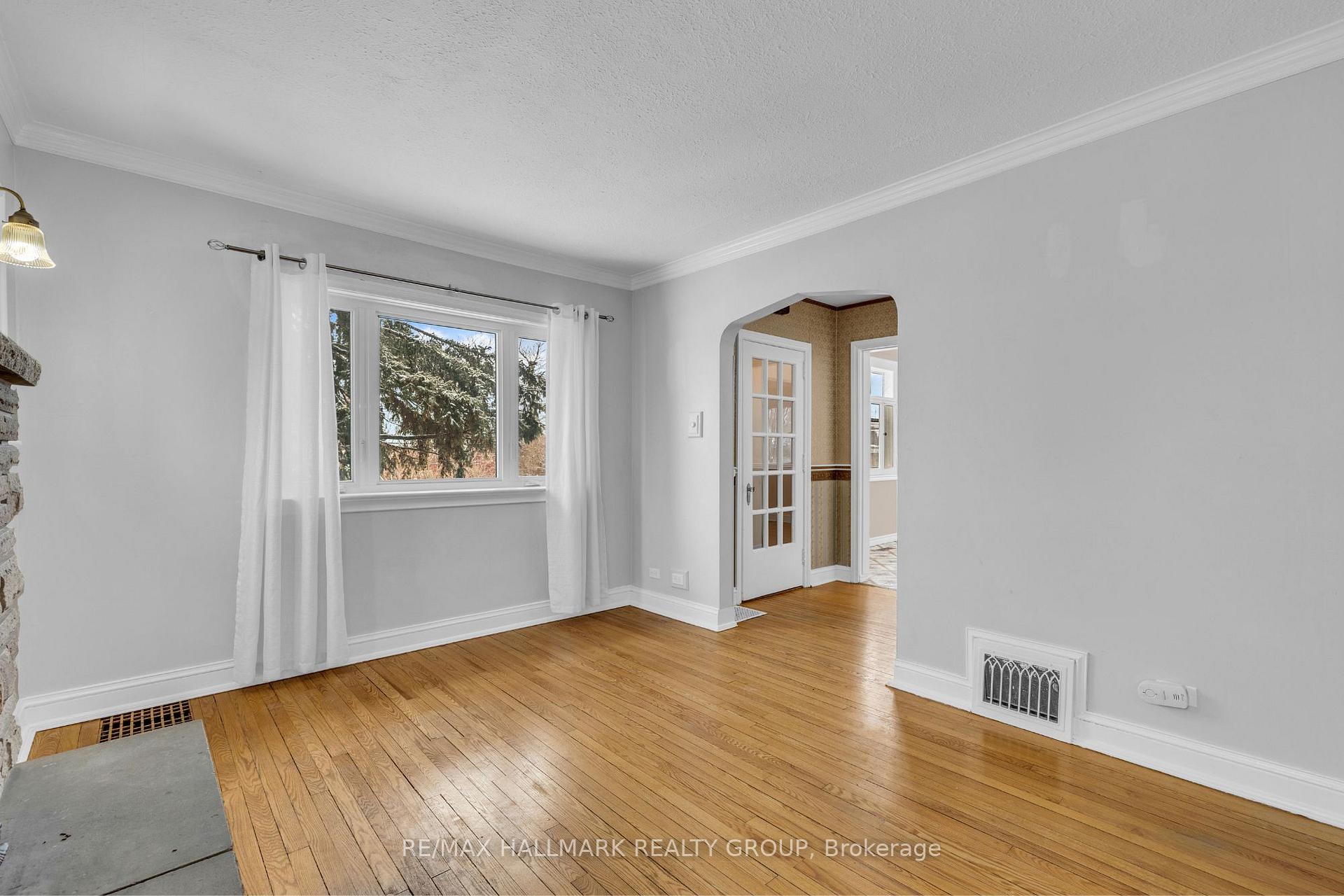 Photo 9 of 1335 Kitchener Avenue, Ottawa, Ellwood — HOMEH