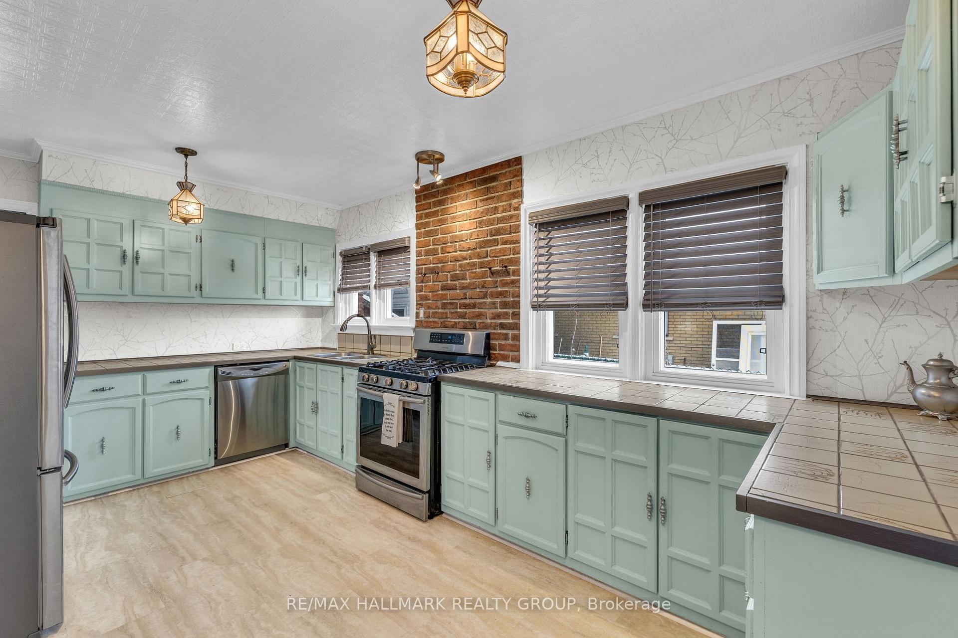 Photo 10 of 1335 Kitchener Avenue, Ottawa, Ellwood — HOMEH