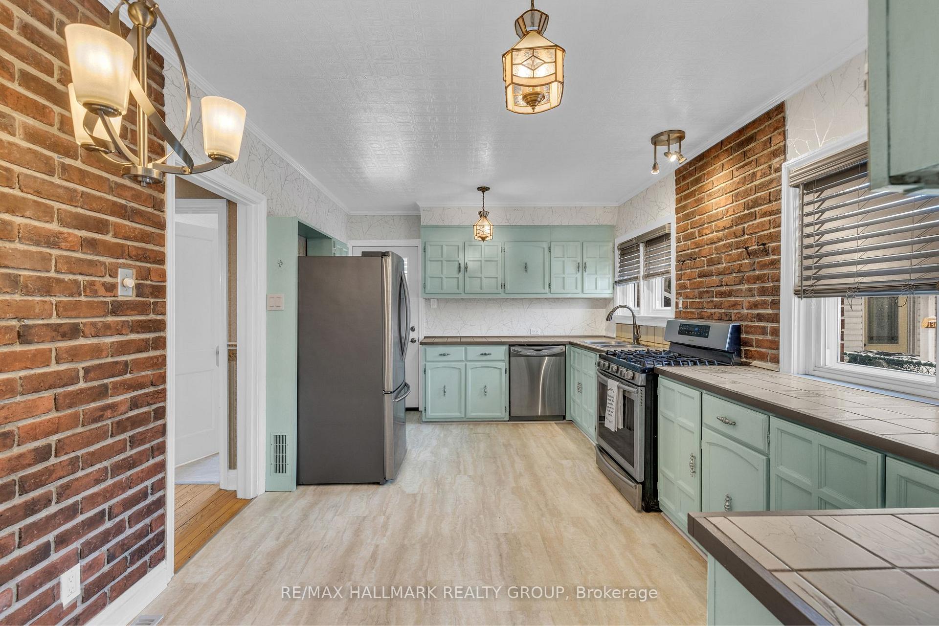 Photo 11 of 1335 Kitchener Avenue, Ottawa, Ellwood — HOMEH