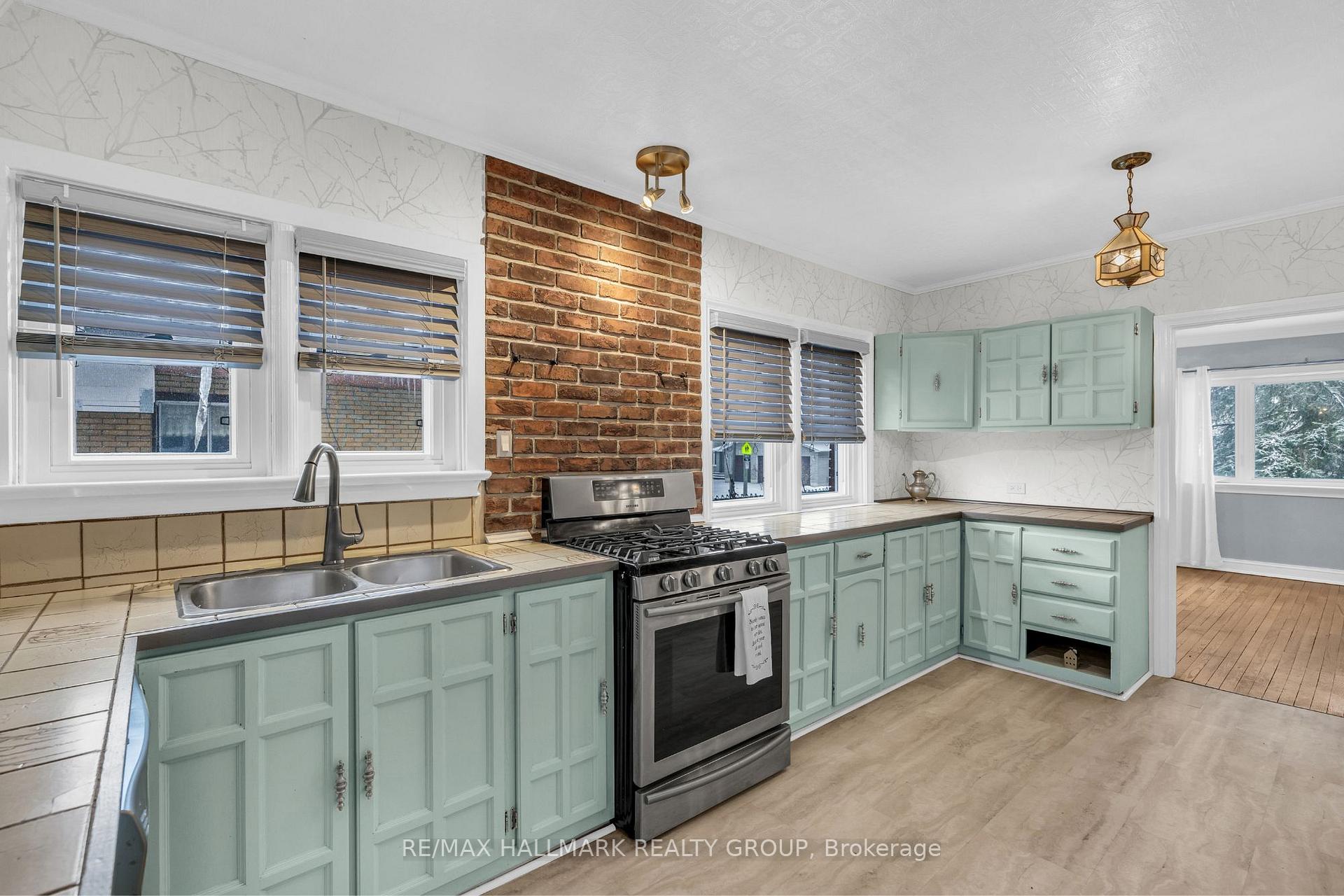 Photo 12 of 1335 Kitchener Avenue, Ottawa, Ellwood — HOMEH