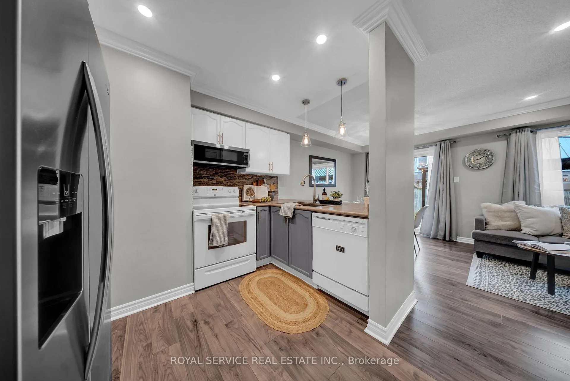 Photo 6 of 294 Swindells Street, Clarington, Bowmanville — HOMEH