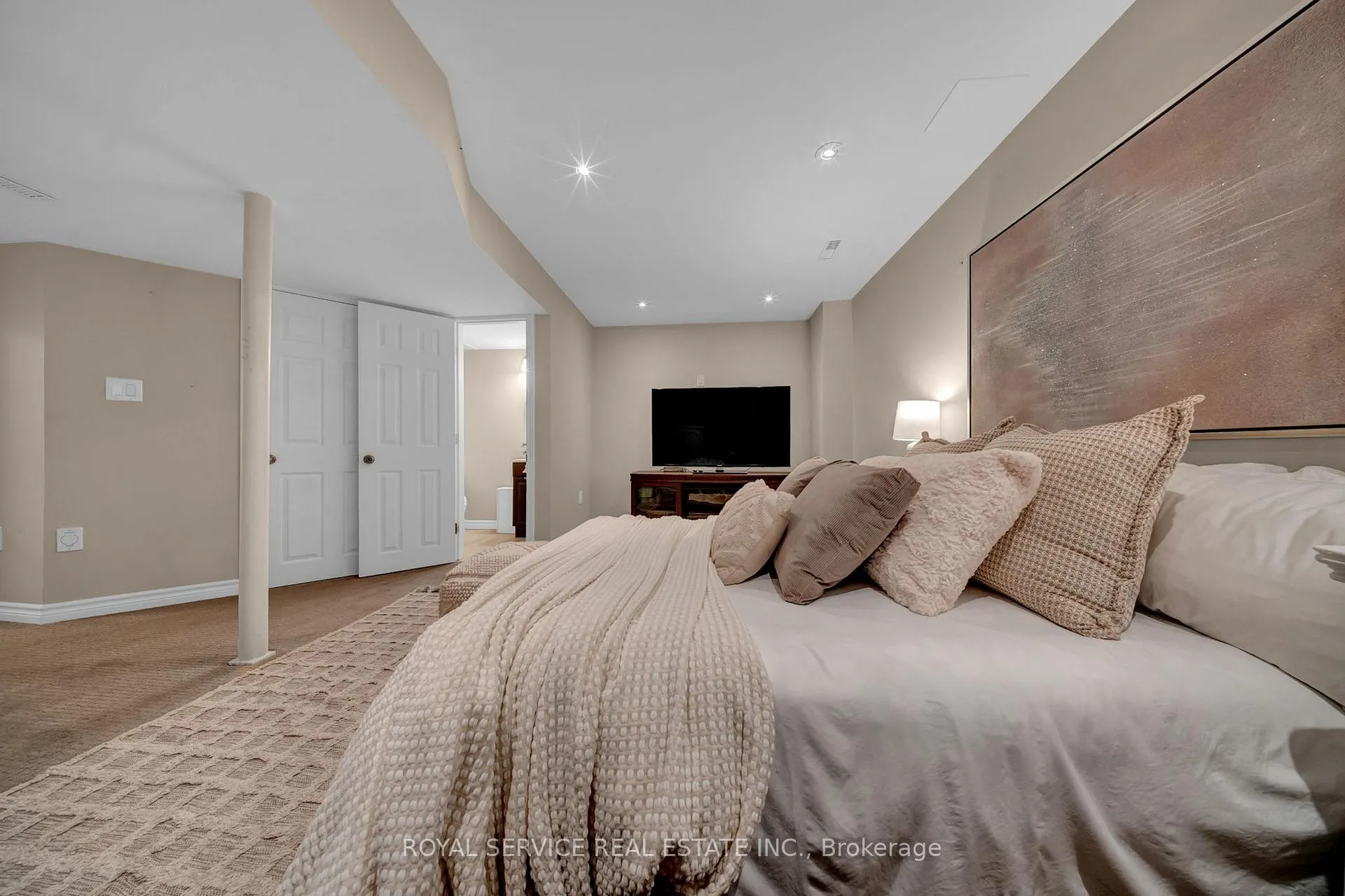 Photo 15 of 294 Swindells Street, Clarington, Bowmanville — HOMEH