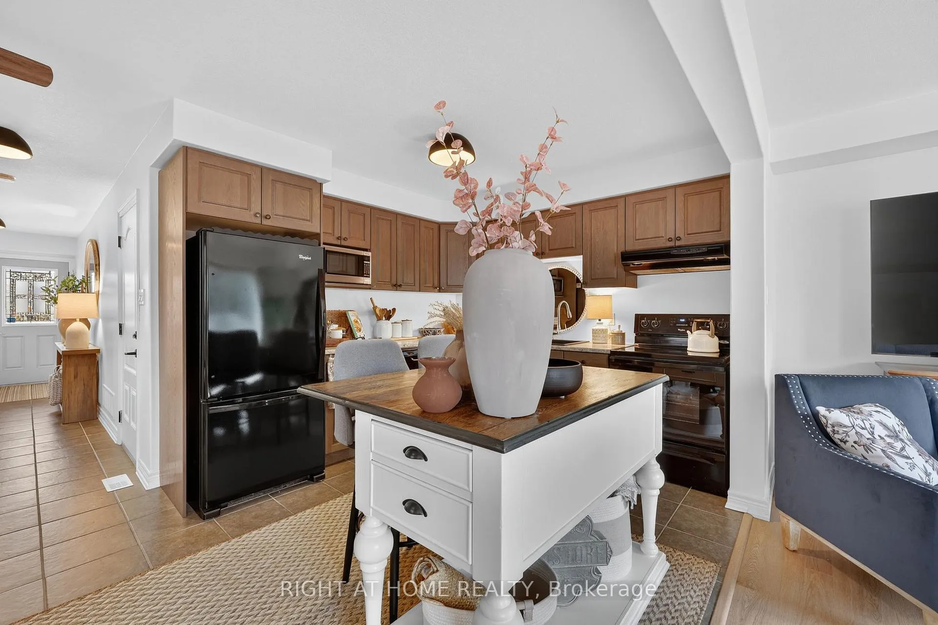 Photo 9 of 43 Burt Avenue, New Tecumseth, Alliston — HOMEH
