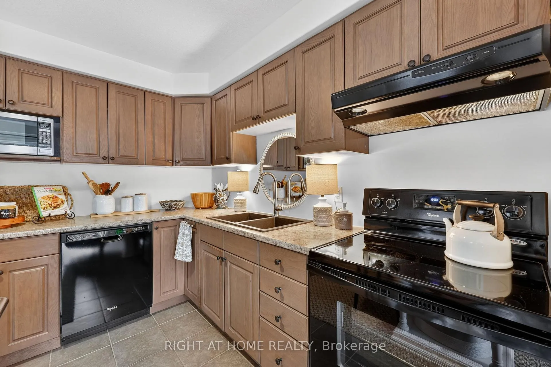 Photo 10 of 43 Burt Avenue, New Tecumseth, Alliston — HOMEH
