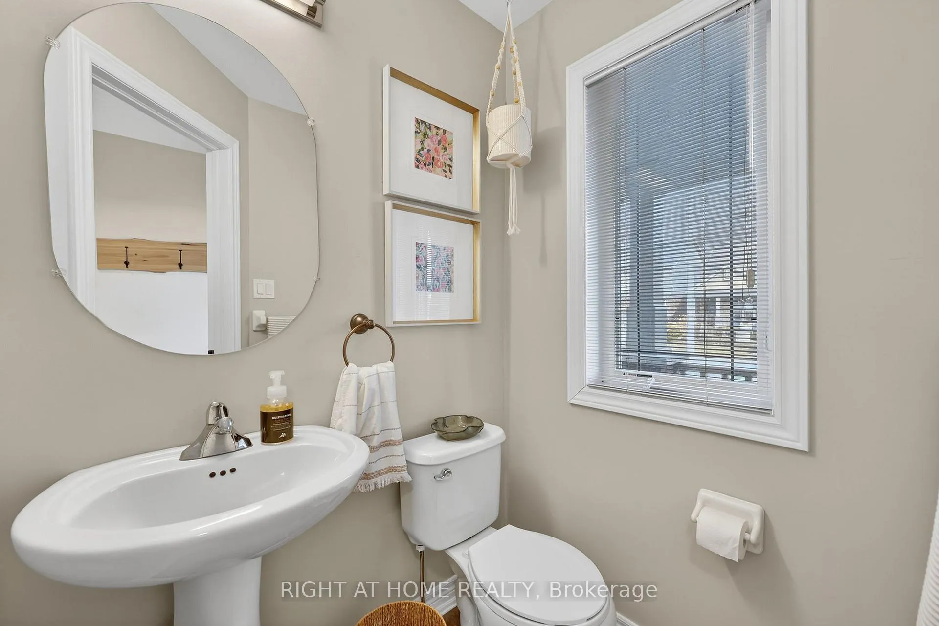 Photo 15 of 43 Burt Avenue, New Tecumseth, Alliston — HOMEH