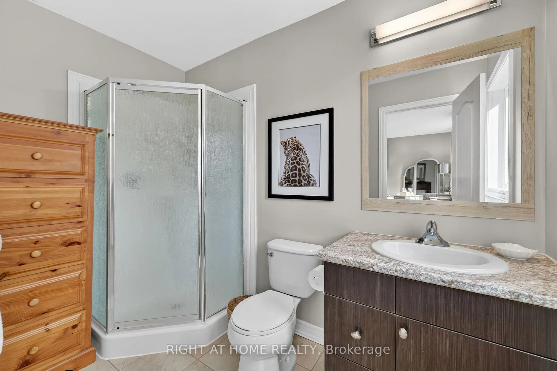 Photo 17 of 43 Burt Avenue, New Tecumseth, Alliston — HOMEH