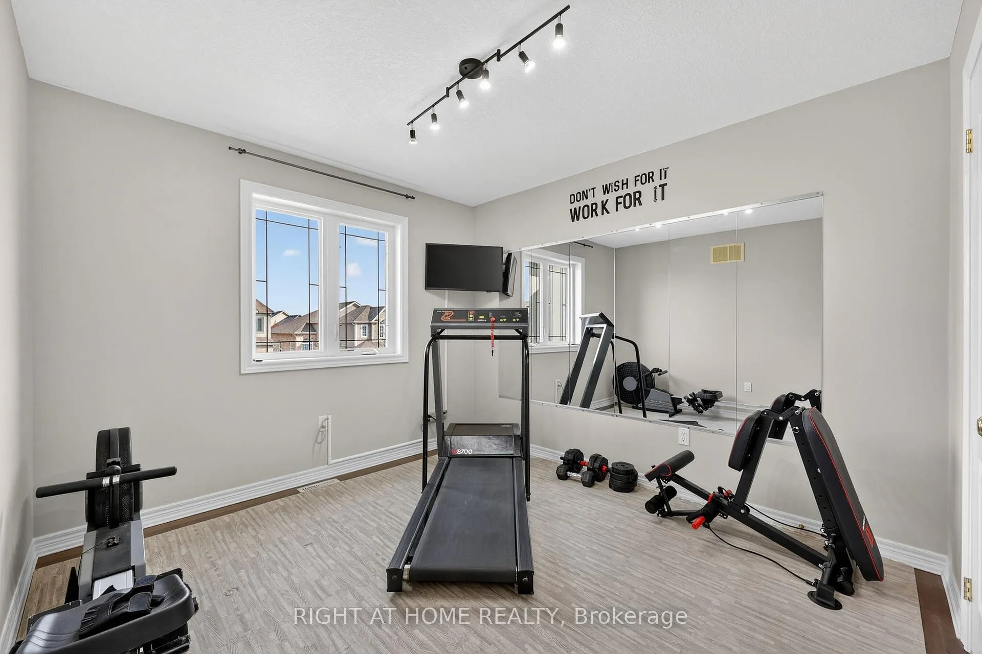 Photo 21 of 43 Burt Avenue, New Tecumseth, Alliston — HOMEH