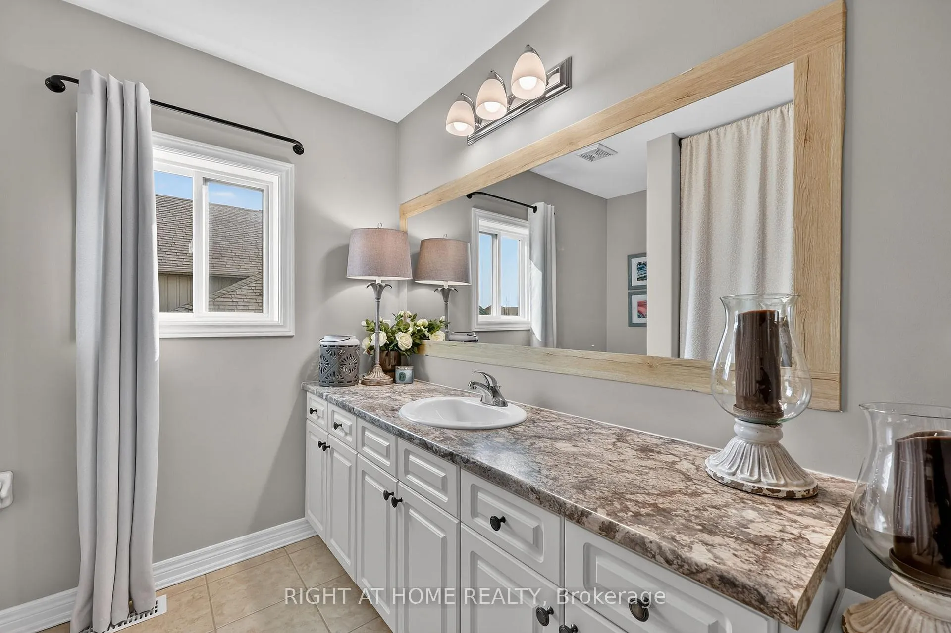 Photo 22 of 43 Burt Avenue, New Tecumseth, Alliston — HOMEH