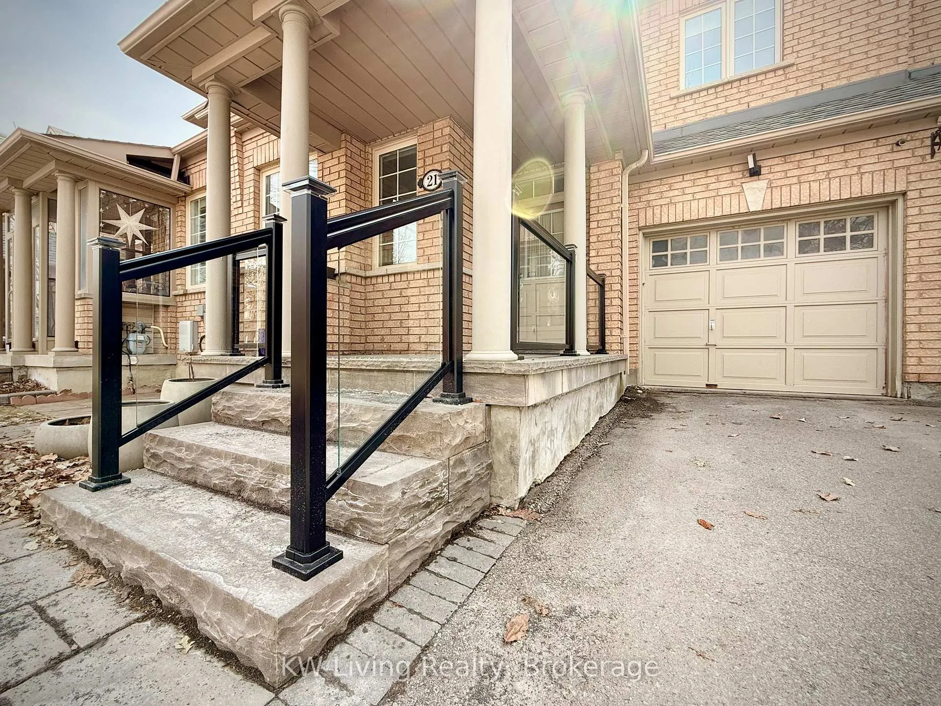 Photo 3 of 21 Saintsbury Road, Markham, Cachet — HOMEH