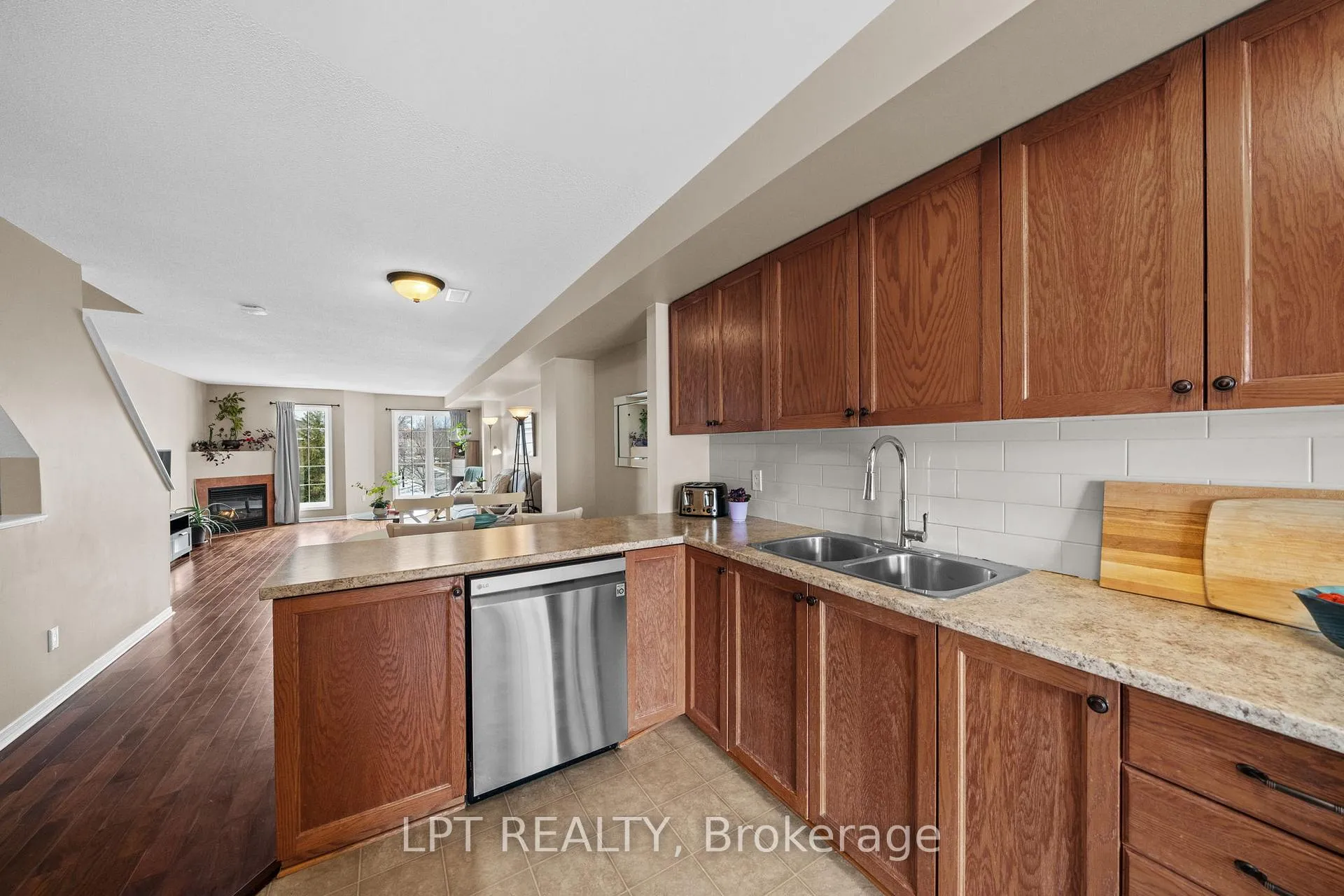 Photo 8 of 902 Longfields Drive, Ottawa, Barrhaven - Longfields — HOMEH