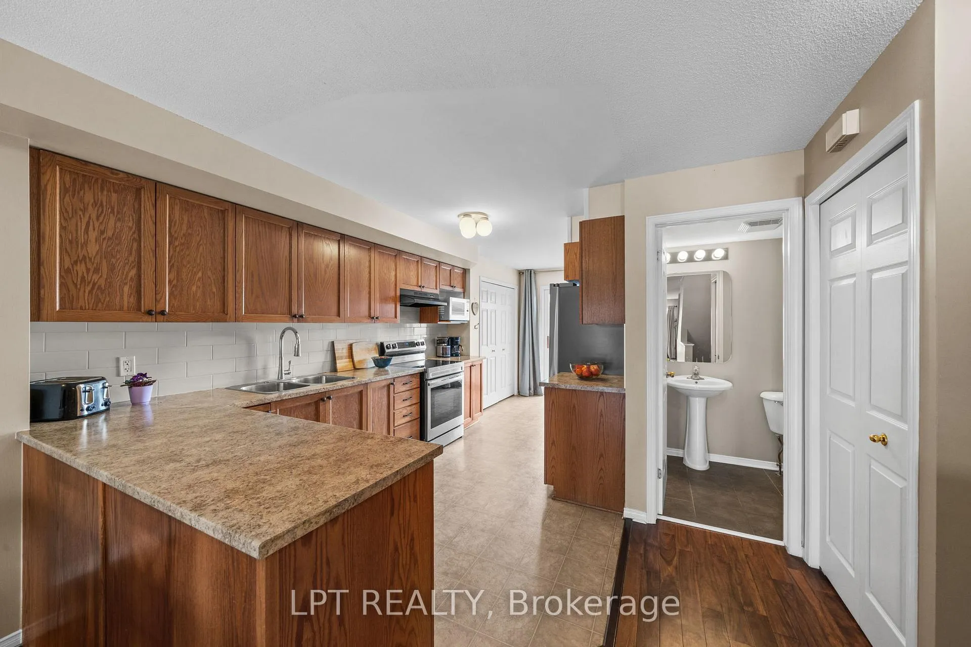 Photo 10 of 902 Longfields Drive, Ottawa, Barrhaven - Longfields — HOMEH