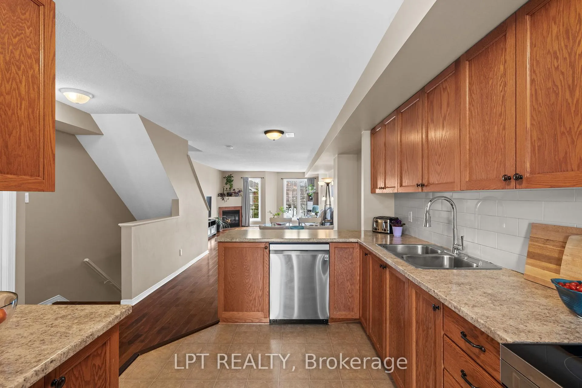 Photo 13 of 902 Longfields Drive, Ottawa, Barrhaven - Longfields — HOMEH