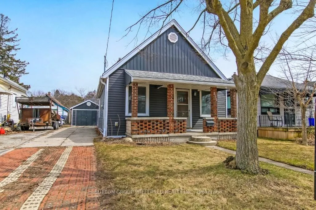 Front of 272 Sanders Street