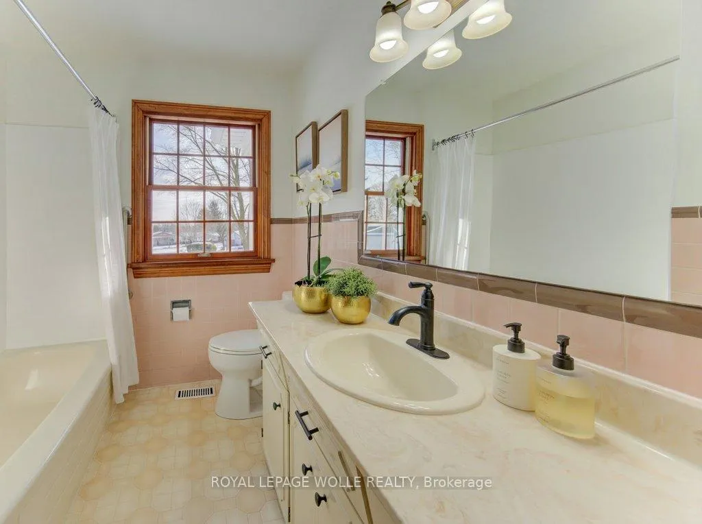 Photo 17 of 26 Sycamore Place, Waterloo — HOMEH