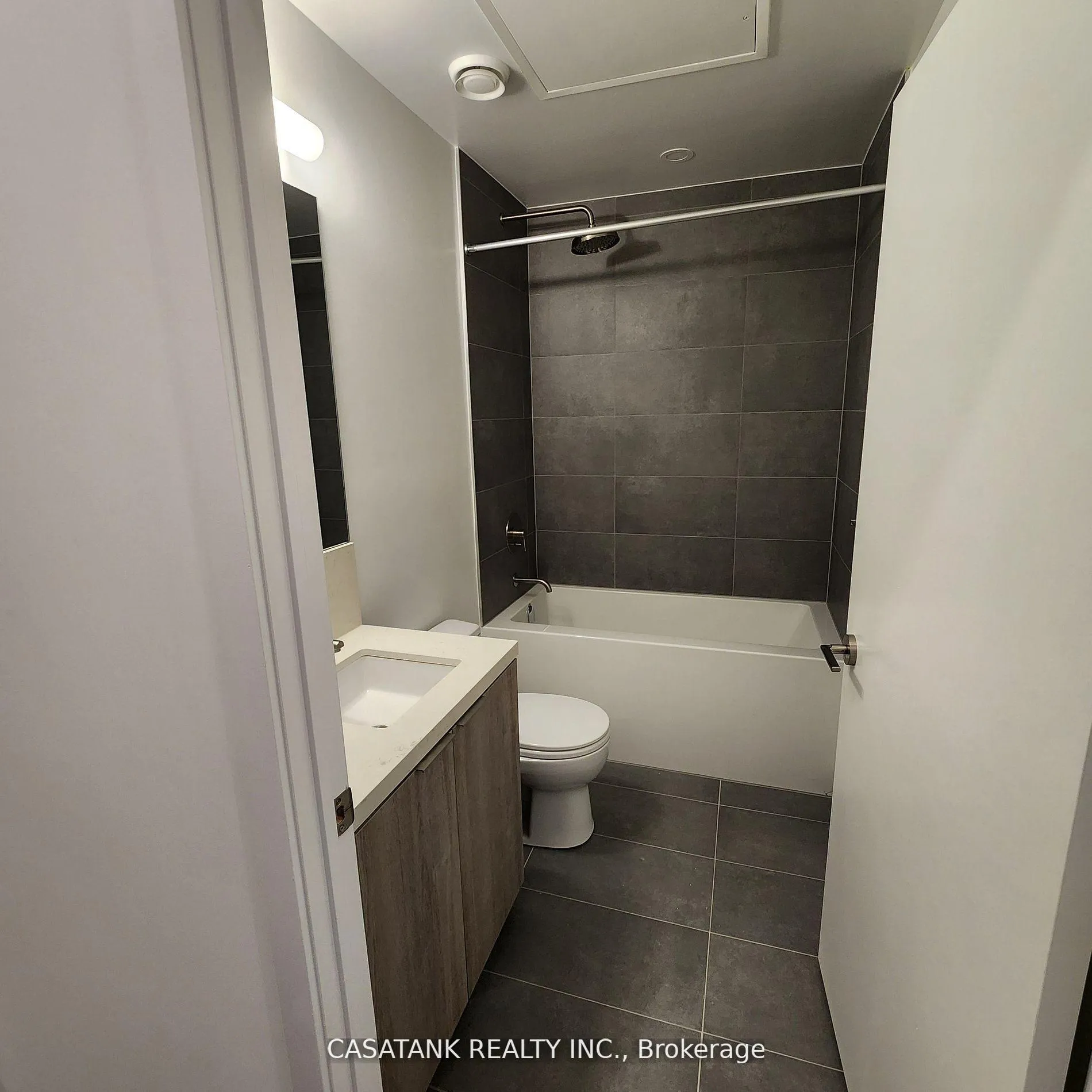 Photo 4 of Unit 218, 2020 Bathurst Street, Toronto, Humewood-Cedarvale — HOMEH