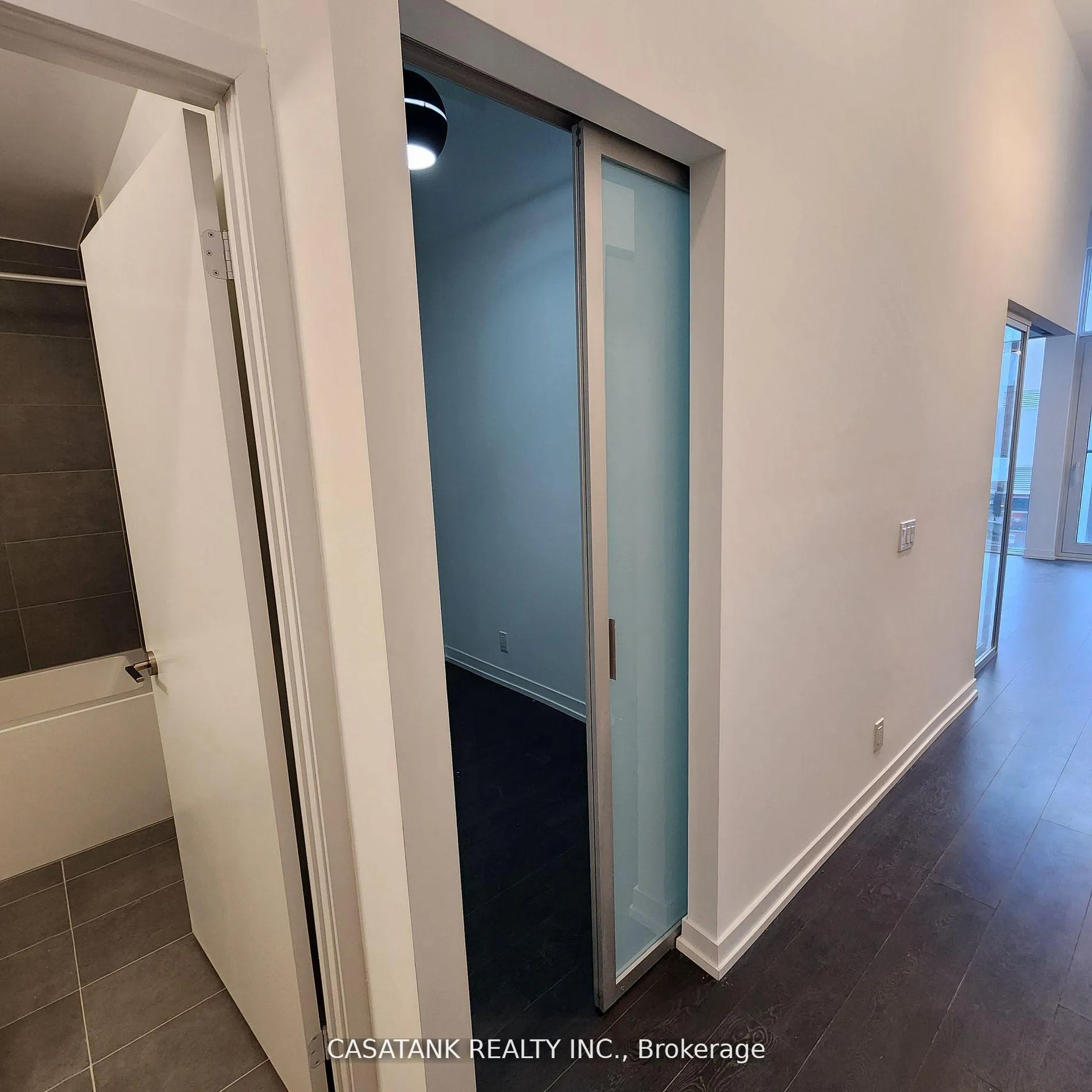 Photo 5 of Unit 218, 2020 Bathurst Street, Toronto, Humewood-Cedarvale — HOMEH