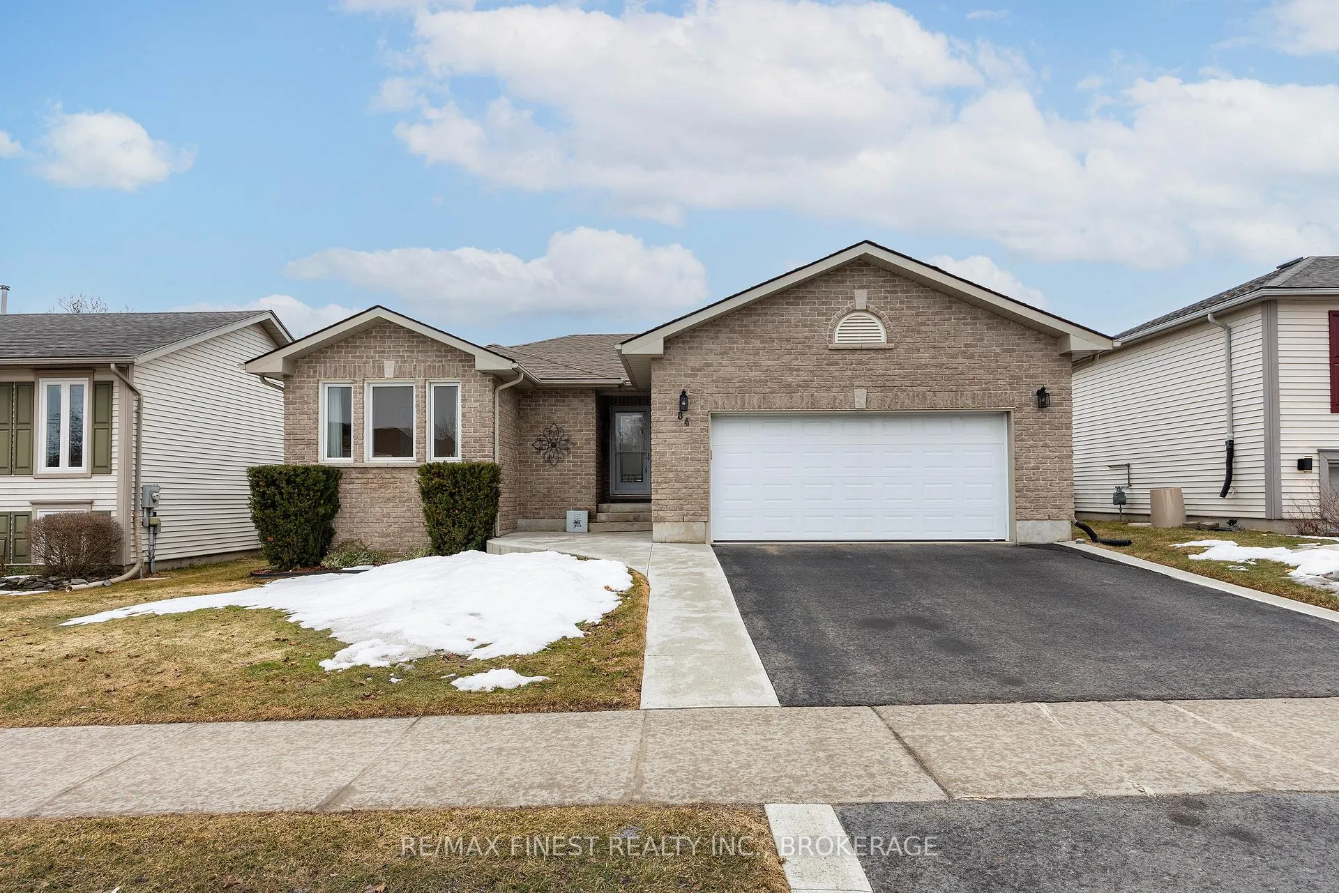 Photo 2 of 84 Kildare Avenue, Loyalist, Amherstview — HOMEH
