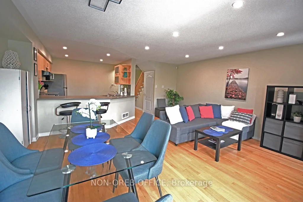Photo 10 of 105 Tall Oak Private, Ottawa, Riverview Park — HOMEH