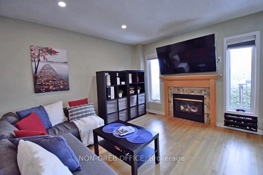Photo 12 of 105 Tall Oak Private, Ottawa, Riverview Park — HOMEH