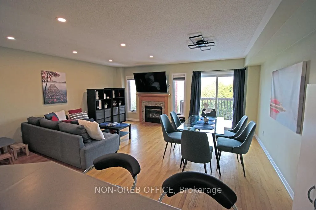 Photo 14 of 105 Tall Oak Private, Ottawa, Riverview Park — HOMEH