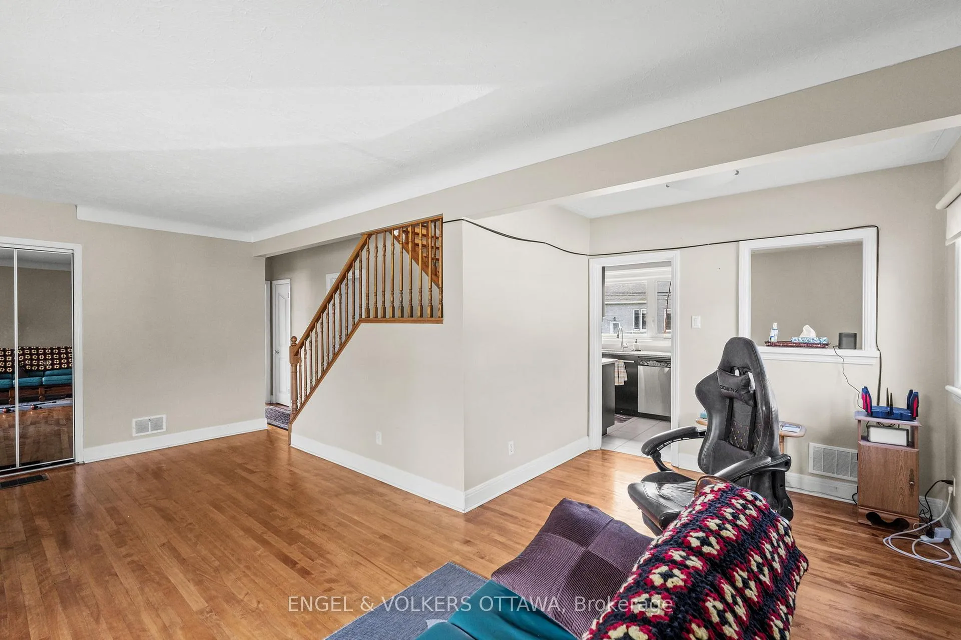 Photo 7 of 1372 Ridgedale Street, Ottawa, Emerald Woods/Sawmill Creek — HOMEH